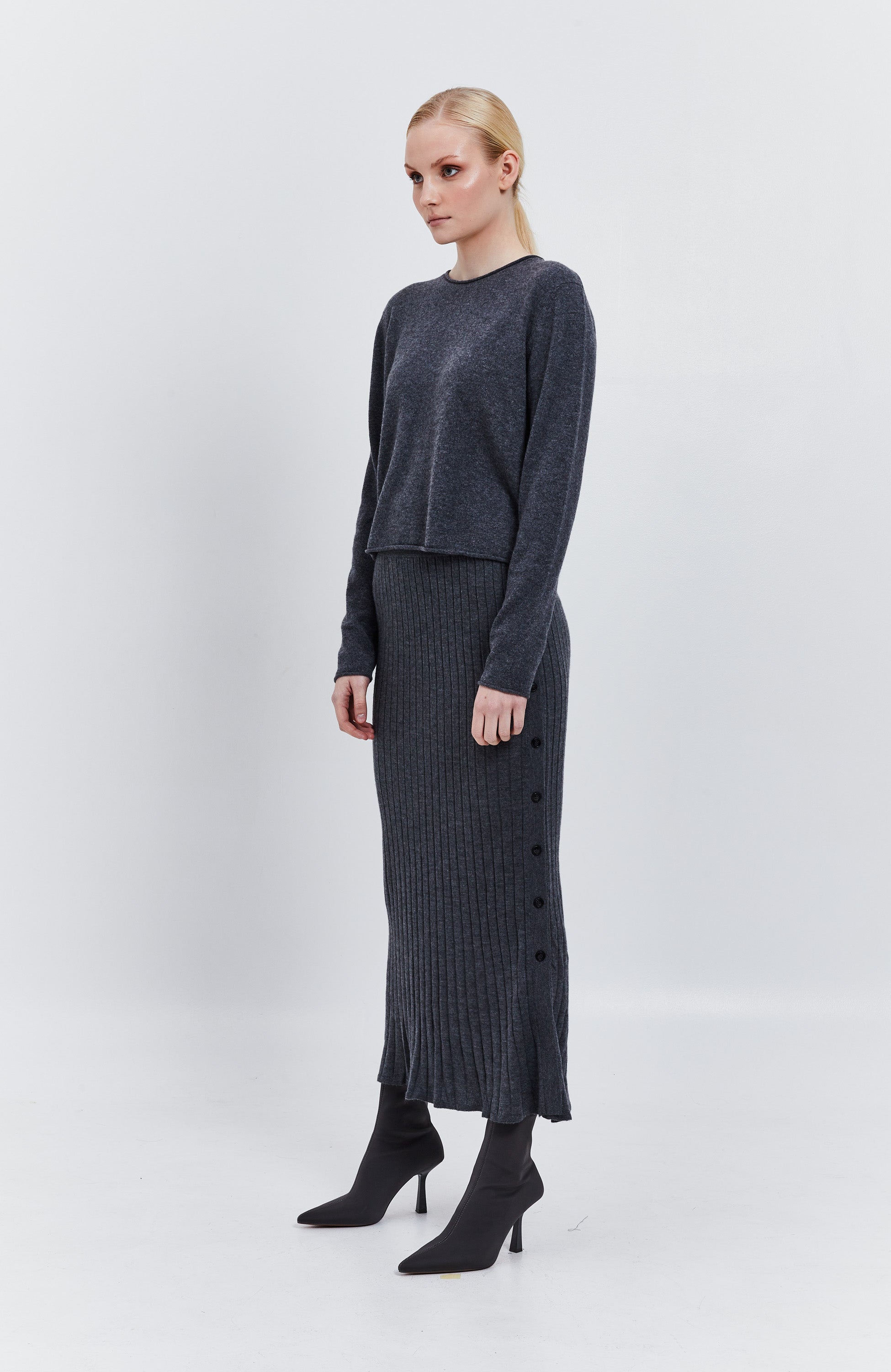 Lisa yang Grey Rollneck cashmere sweater ida image 5