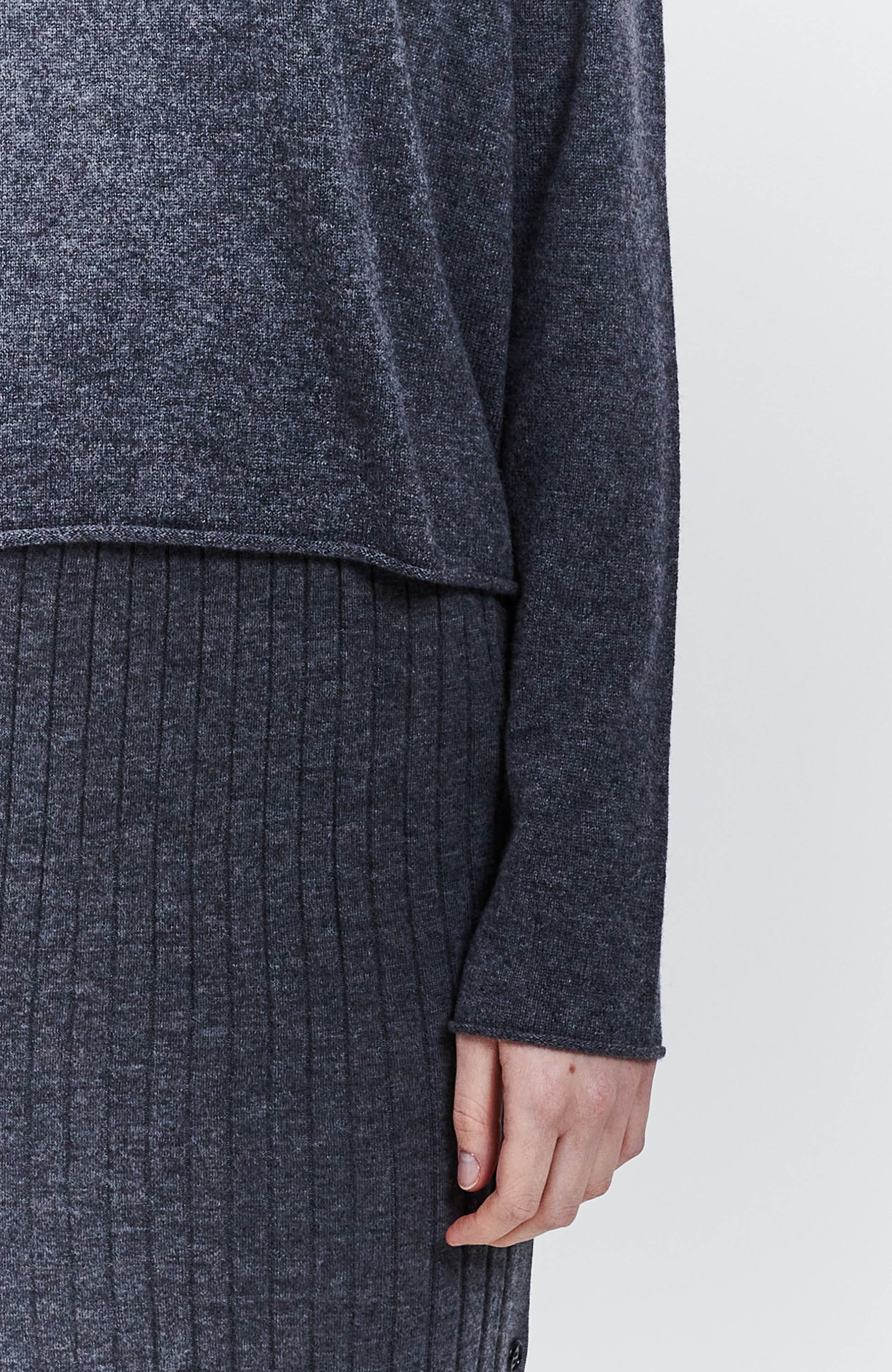 Lisa yang Grey Rollneck cashmere sweater ida image 3