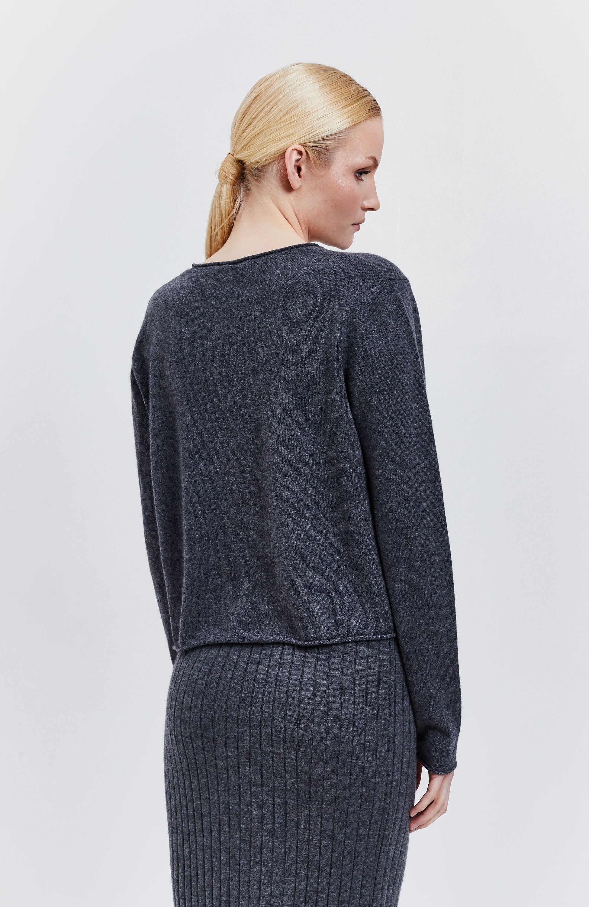 Lisa yang Grey Rollneck cashmere sweater ida image 2