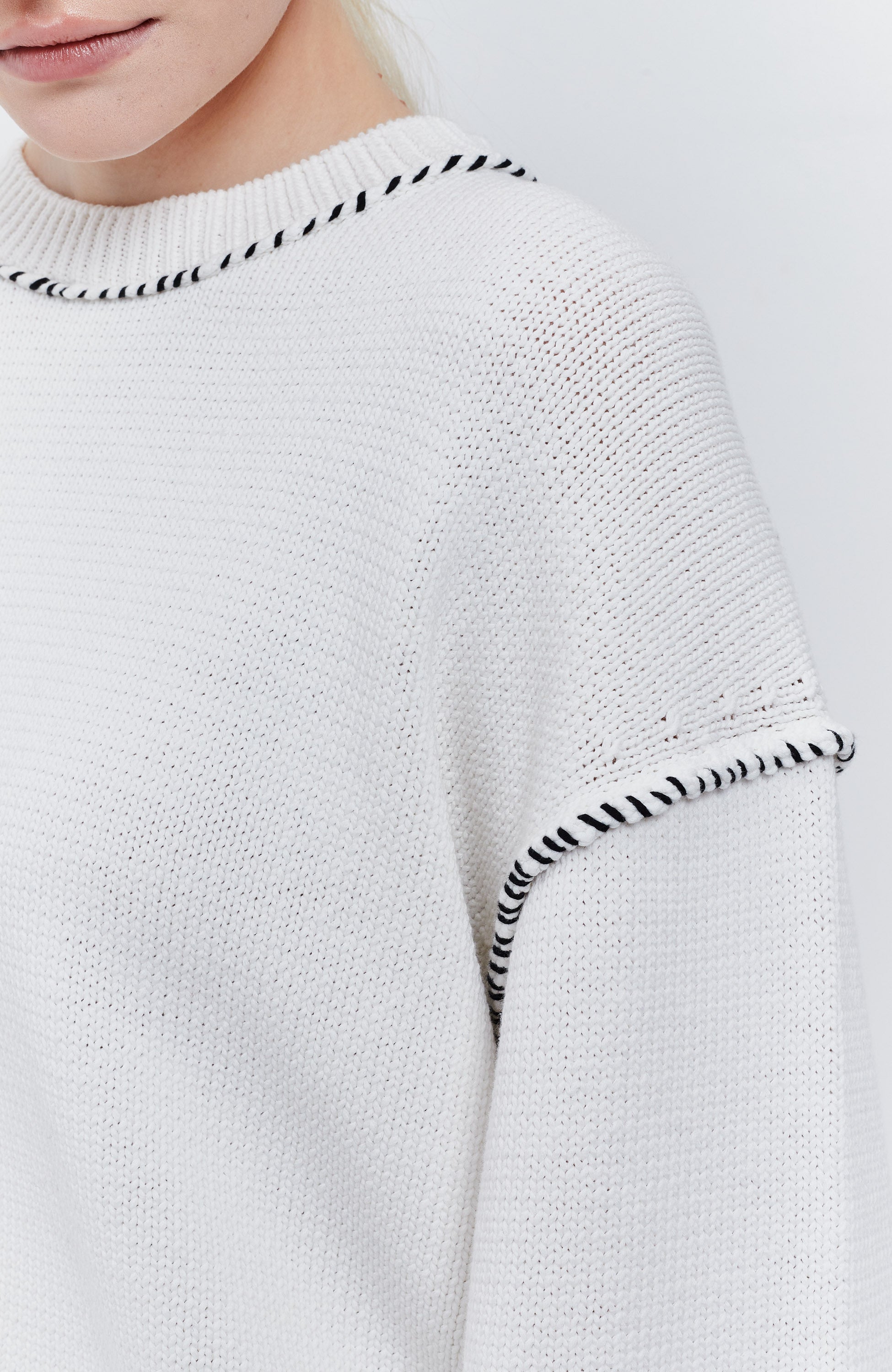 House of dagmar White Stitched crewneck pullover image 4
