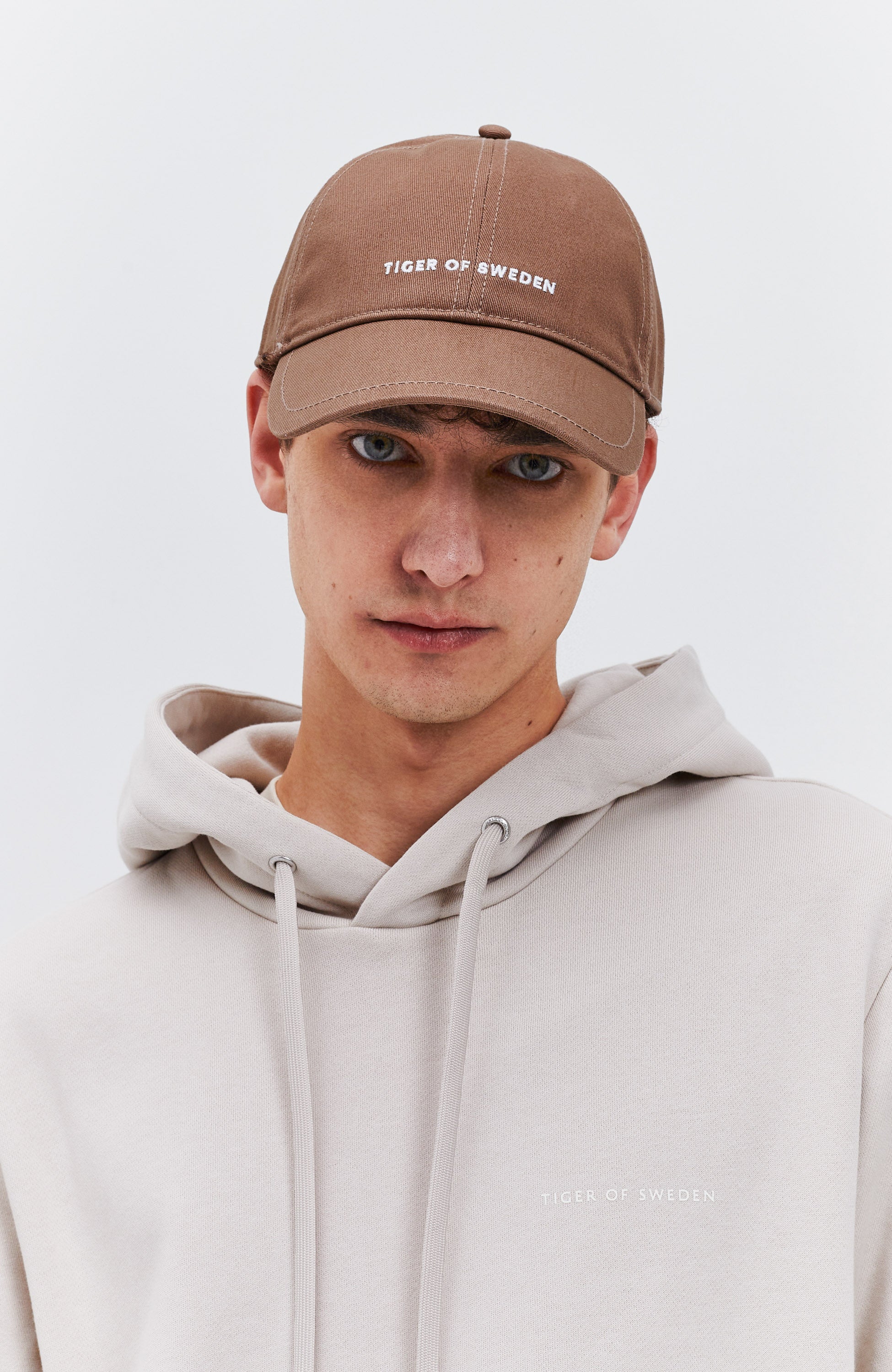 Logo-embroidered cap HENT L