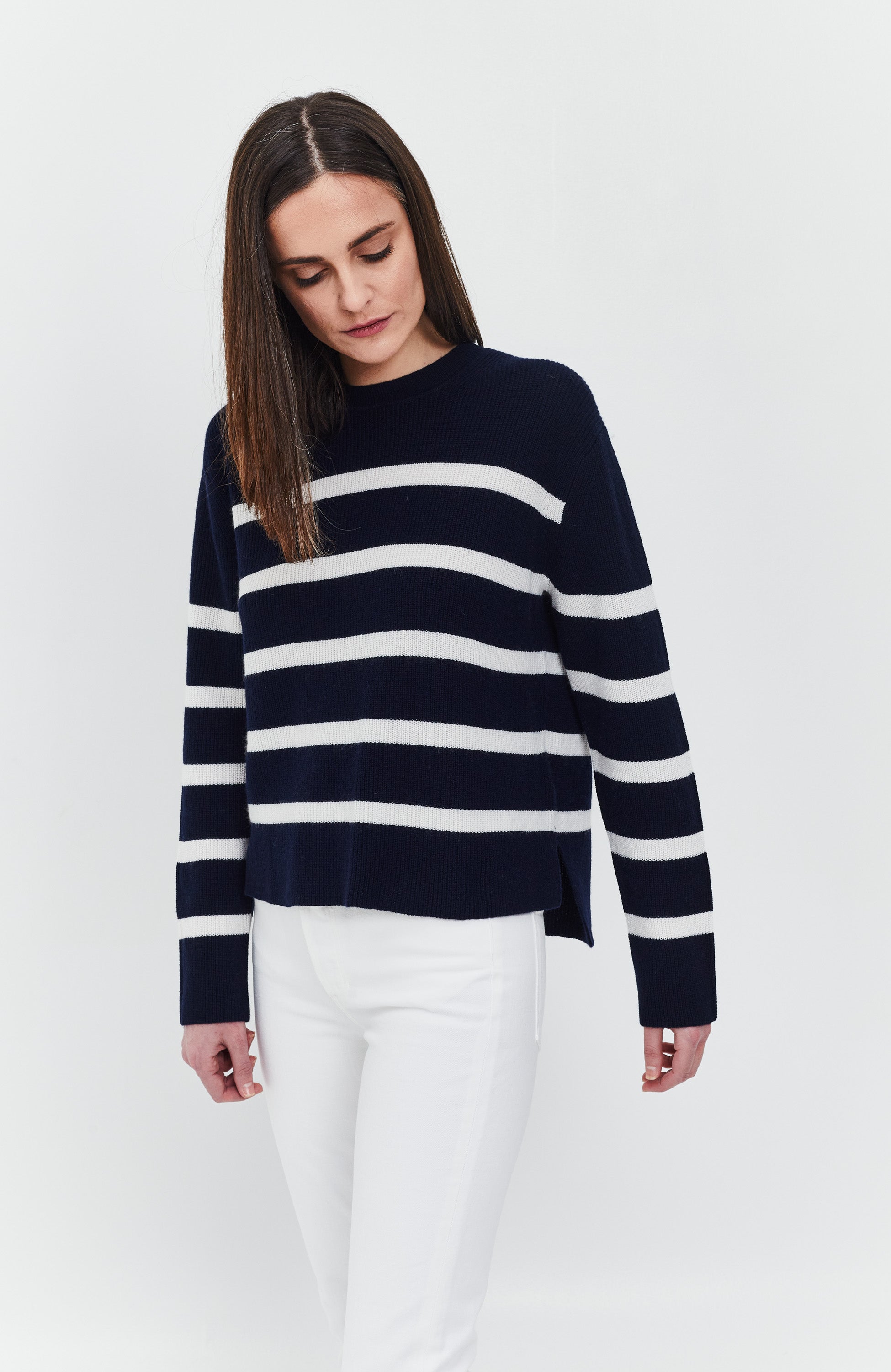 Pasiasty sweter o luźnym kroju