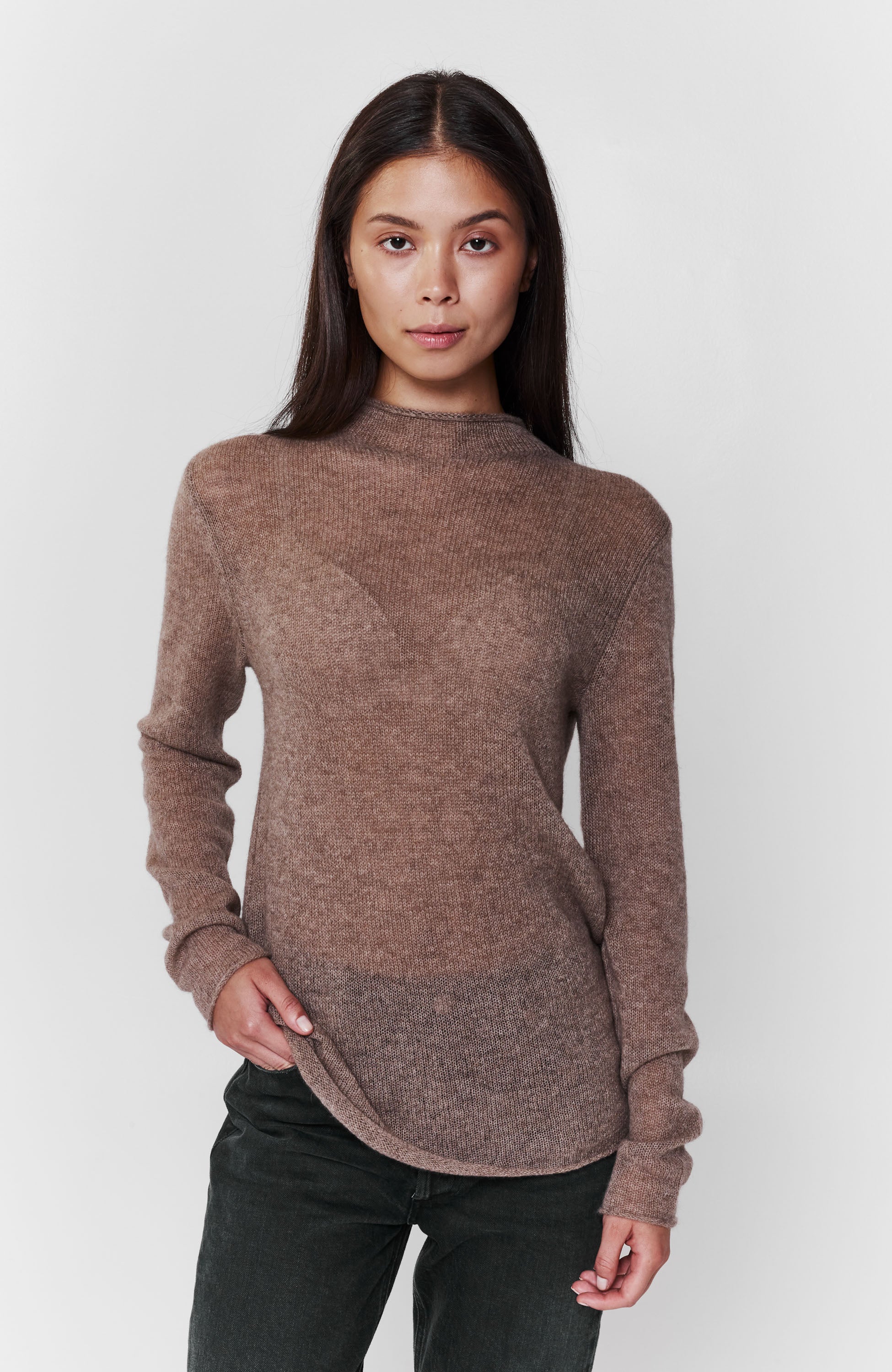 Sweter ze stójką o lekkim dzianinowym splocie
