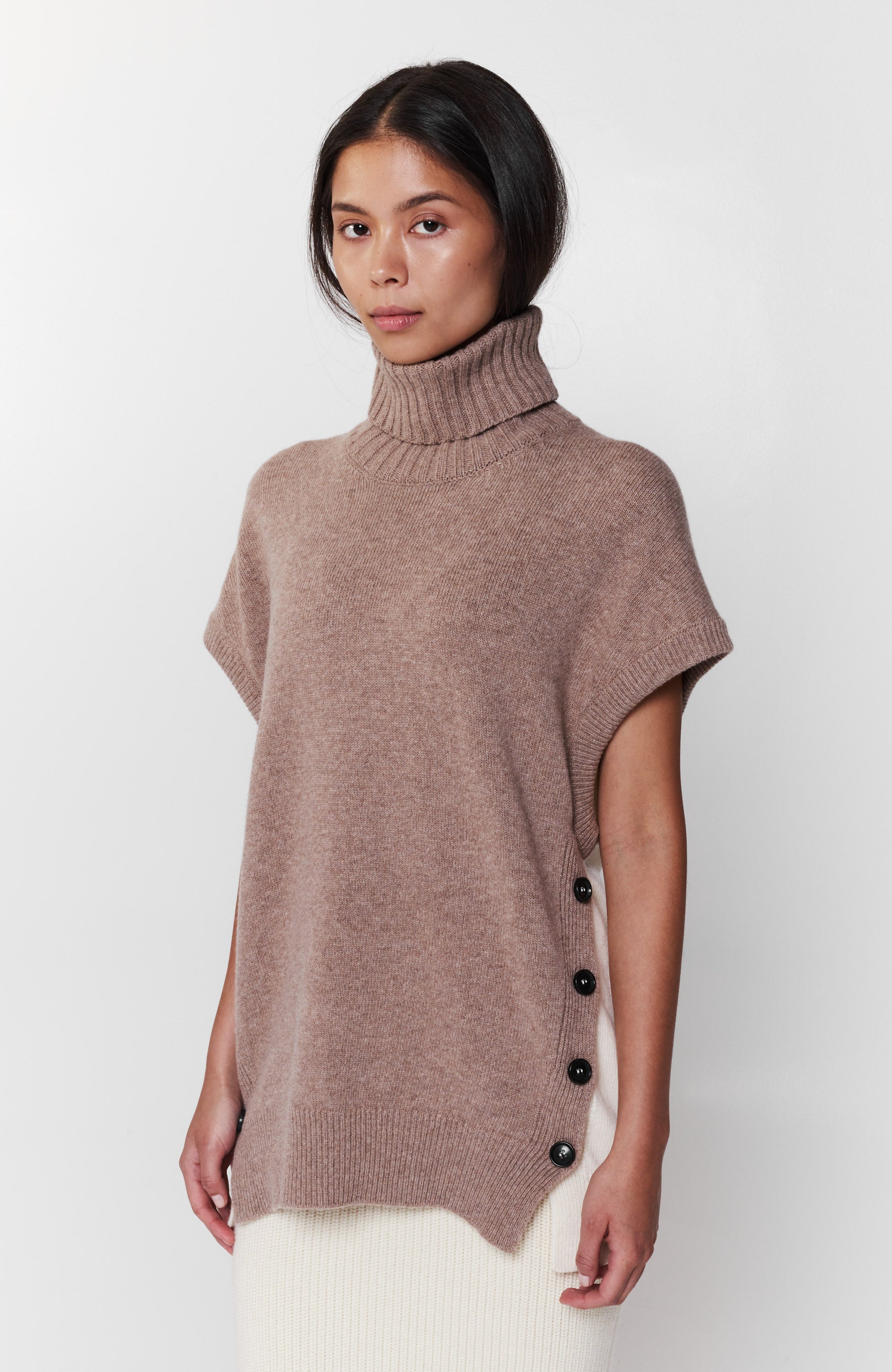 Erika cavallini Beige Kahevärviline kootud vest kõrge kaelusega image 1