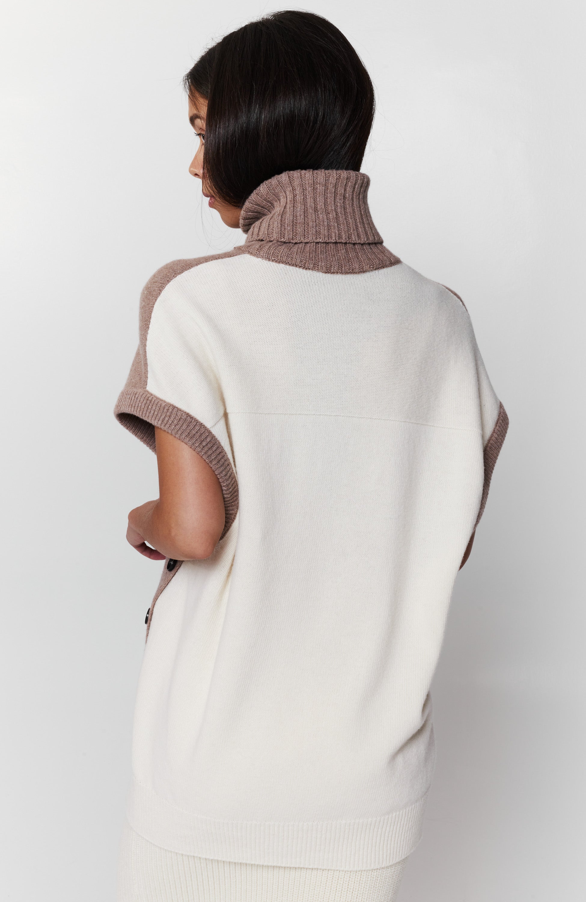 Erika cavallini Beige Kahevärviline kootud vest kõrge kaelusega image 3