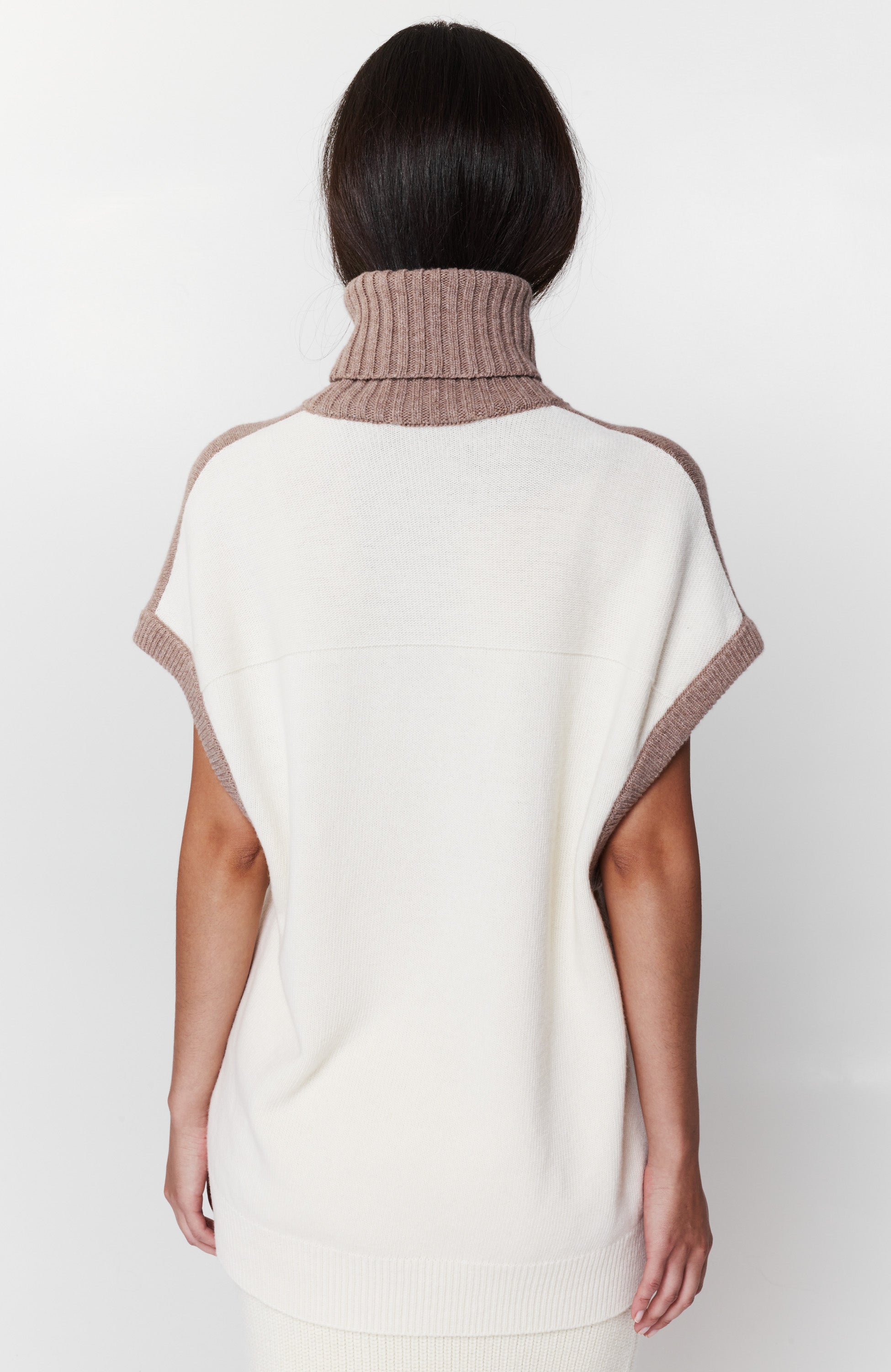 Erika cavallini Beige Kahevärviline kootud vest kõrge kaelusega image 4