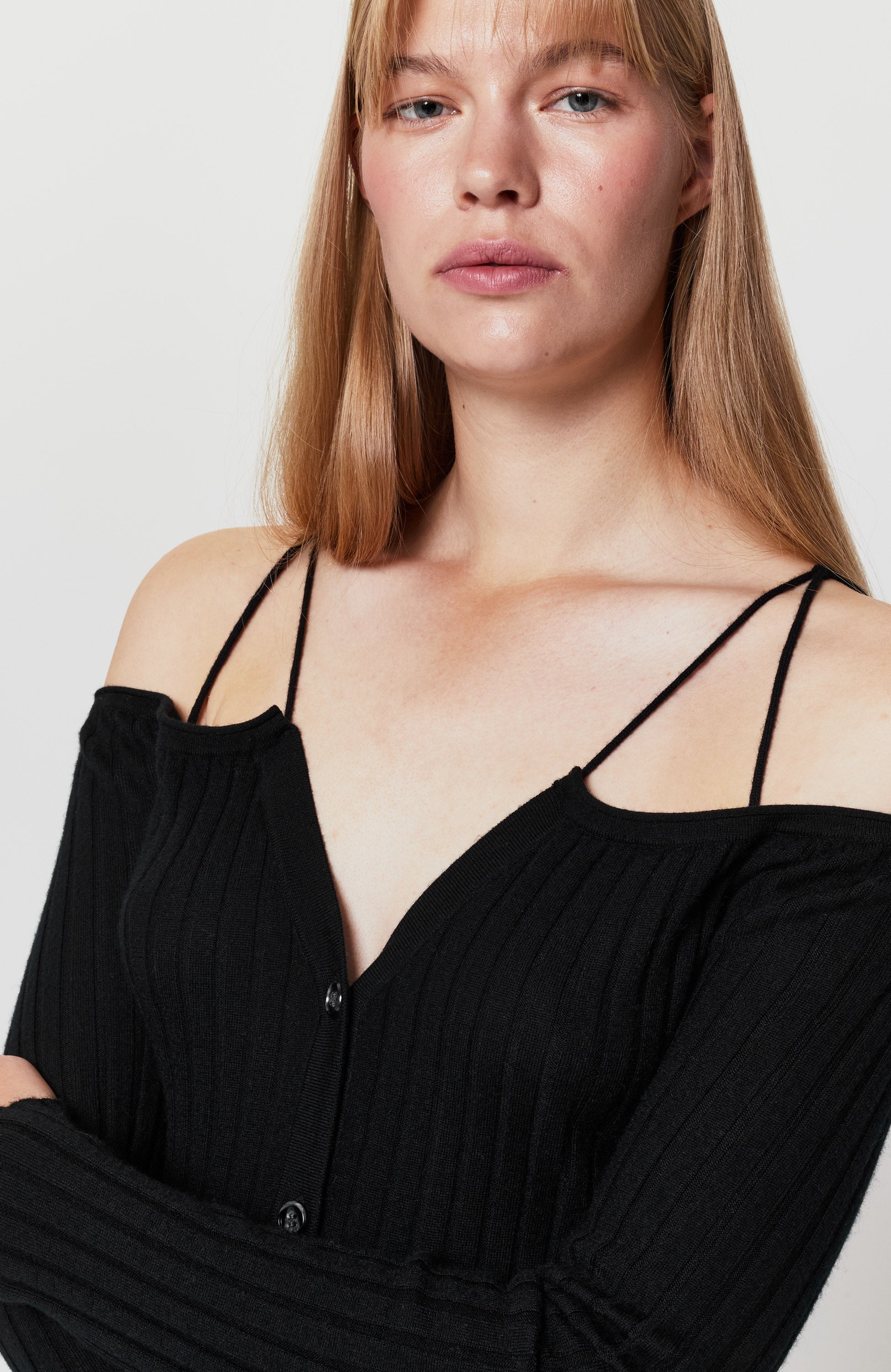Lisa yang Black Open-shoulder ribbed cardigan clarita image 4