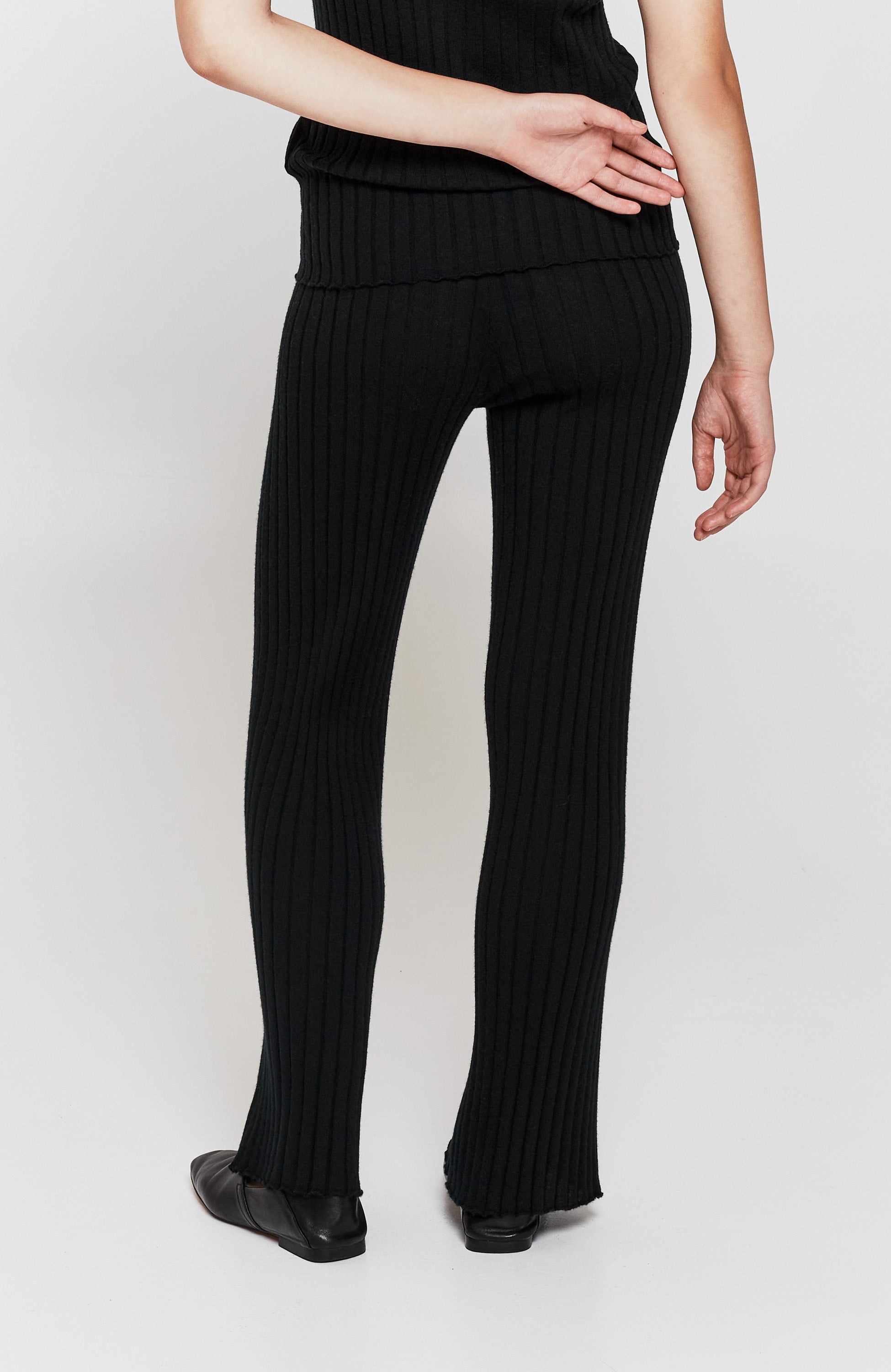 Lisa yang Black Fine-knit ribbed trousers karen image 3