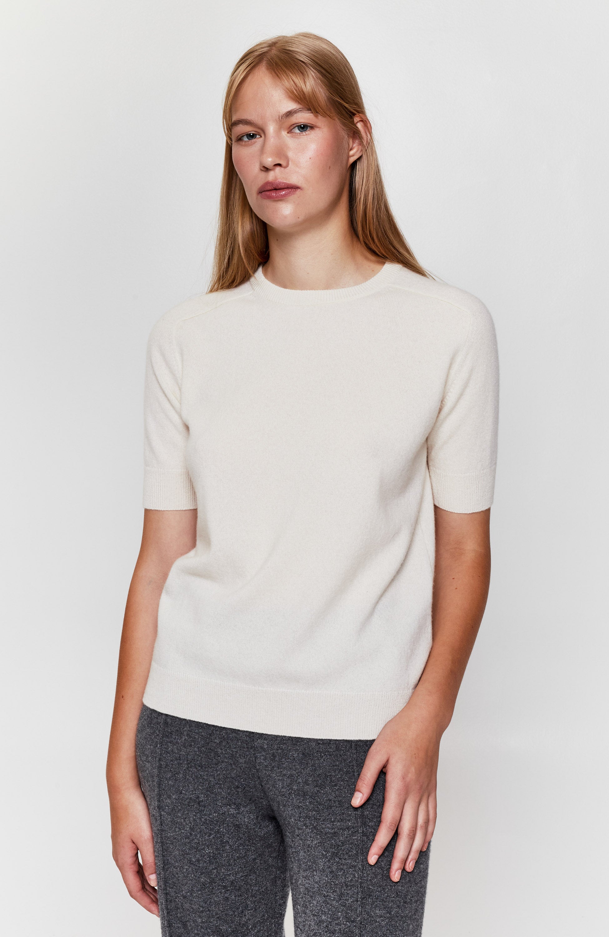 Lisa yang Neutral Short-sleeve roundneck sweater kenza image 1