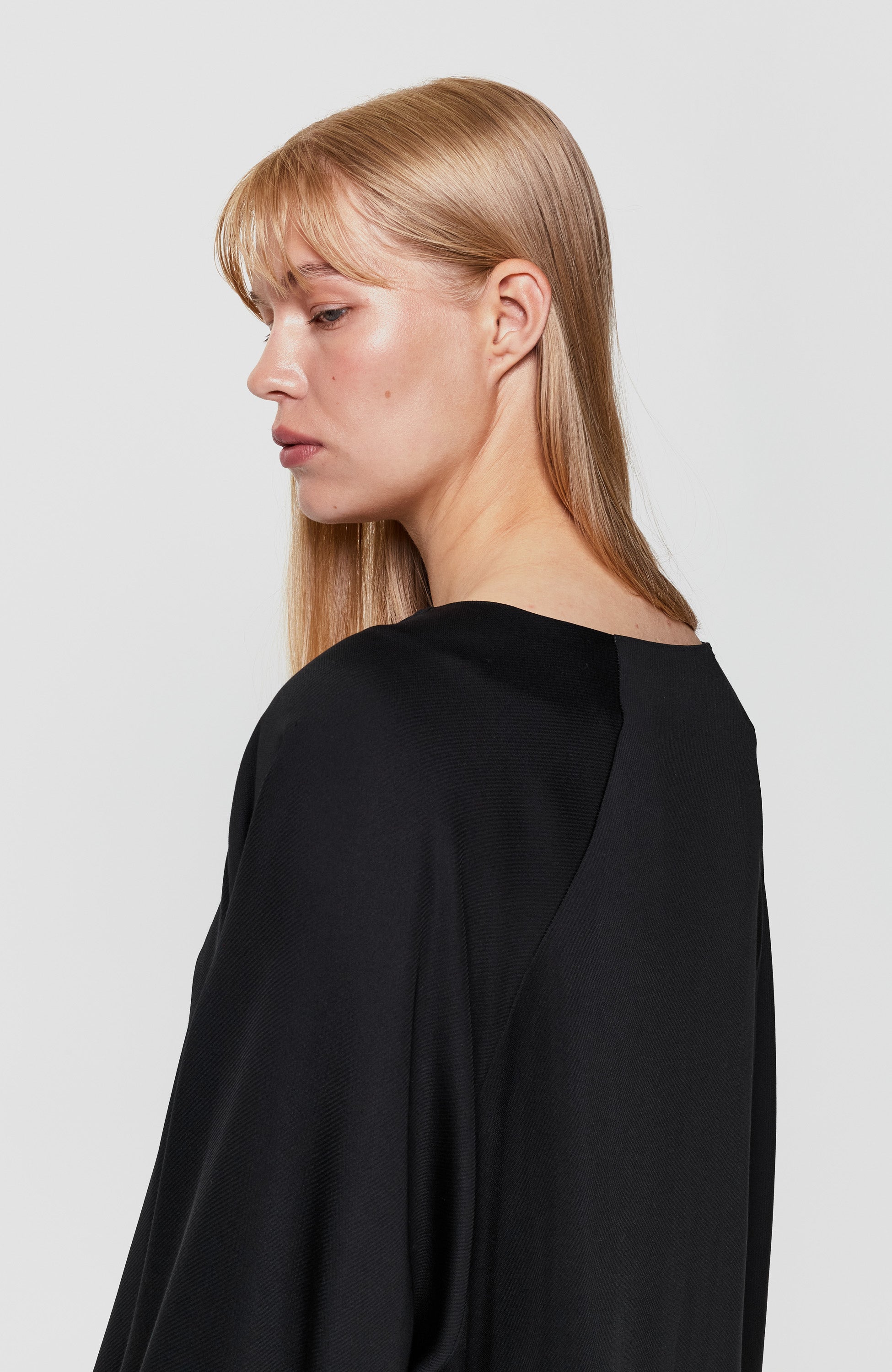 House of dagmar Black V-neck woven blouse lo image 6