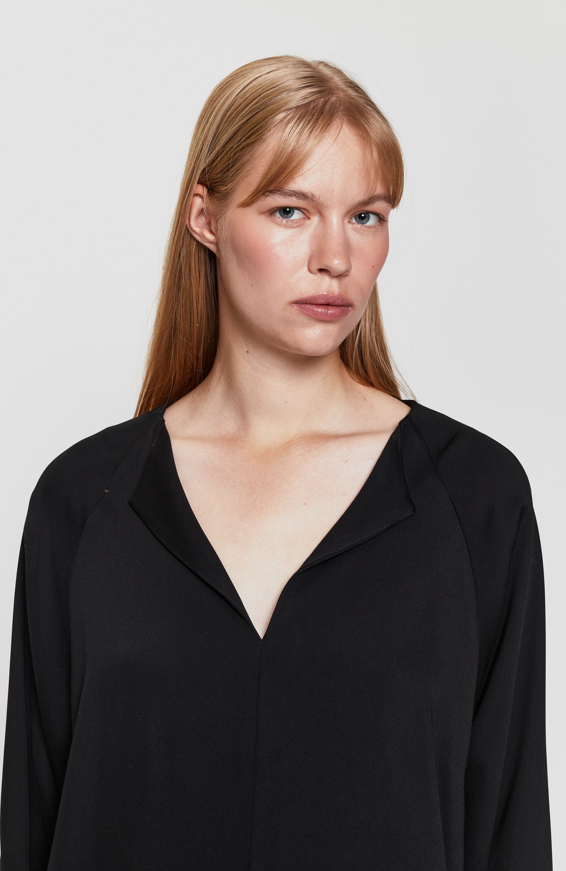 House of dagmar Black V-neck woven blouse lo image 3