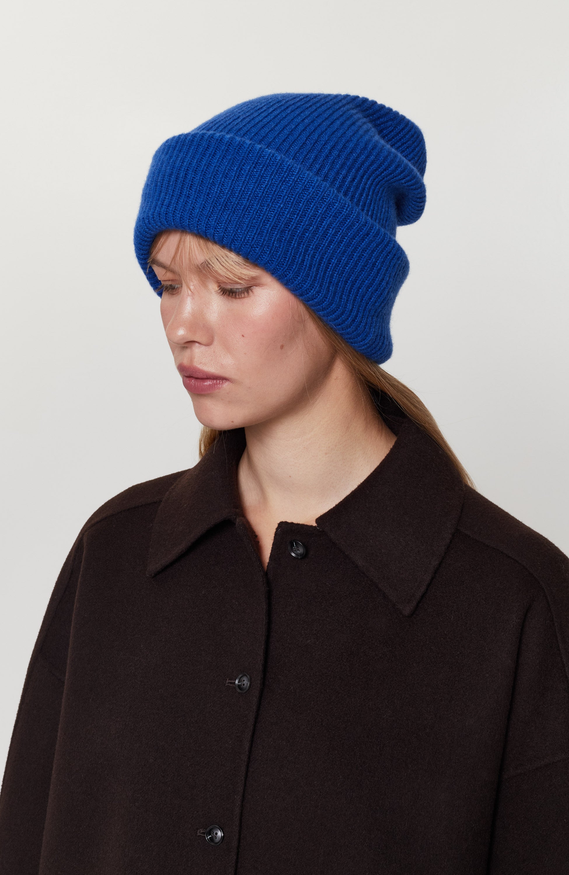 Lisa yang Blue Ribbed-knit beanie hat stockholm image 2