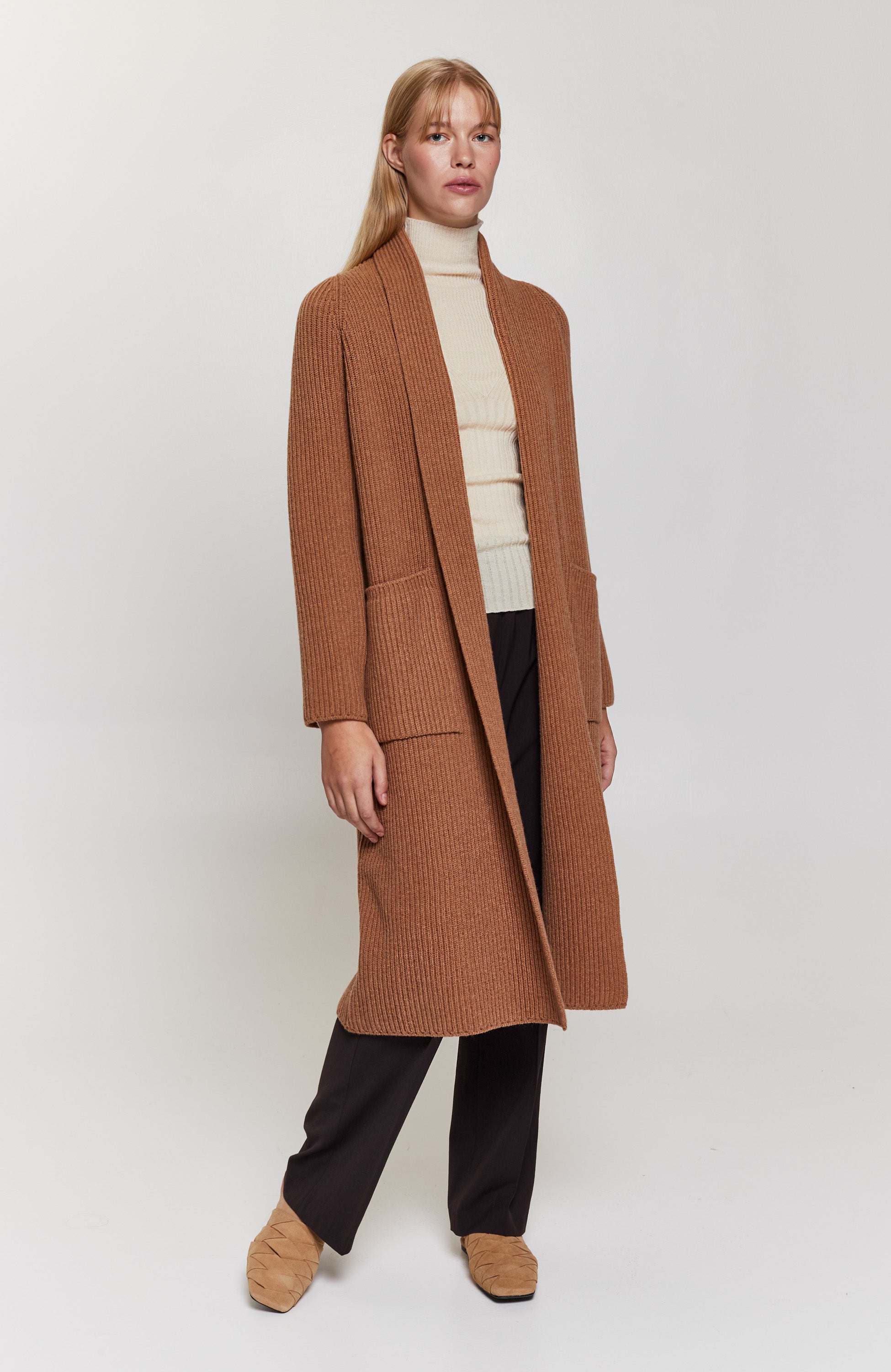 Long-length knitted cardigan