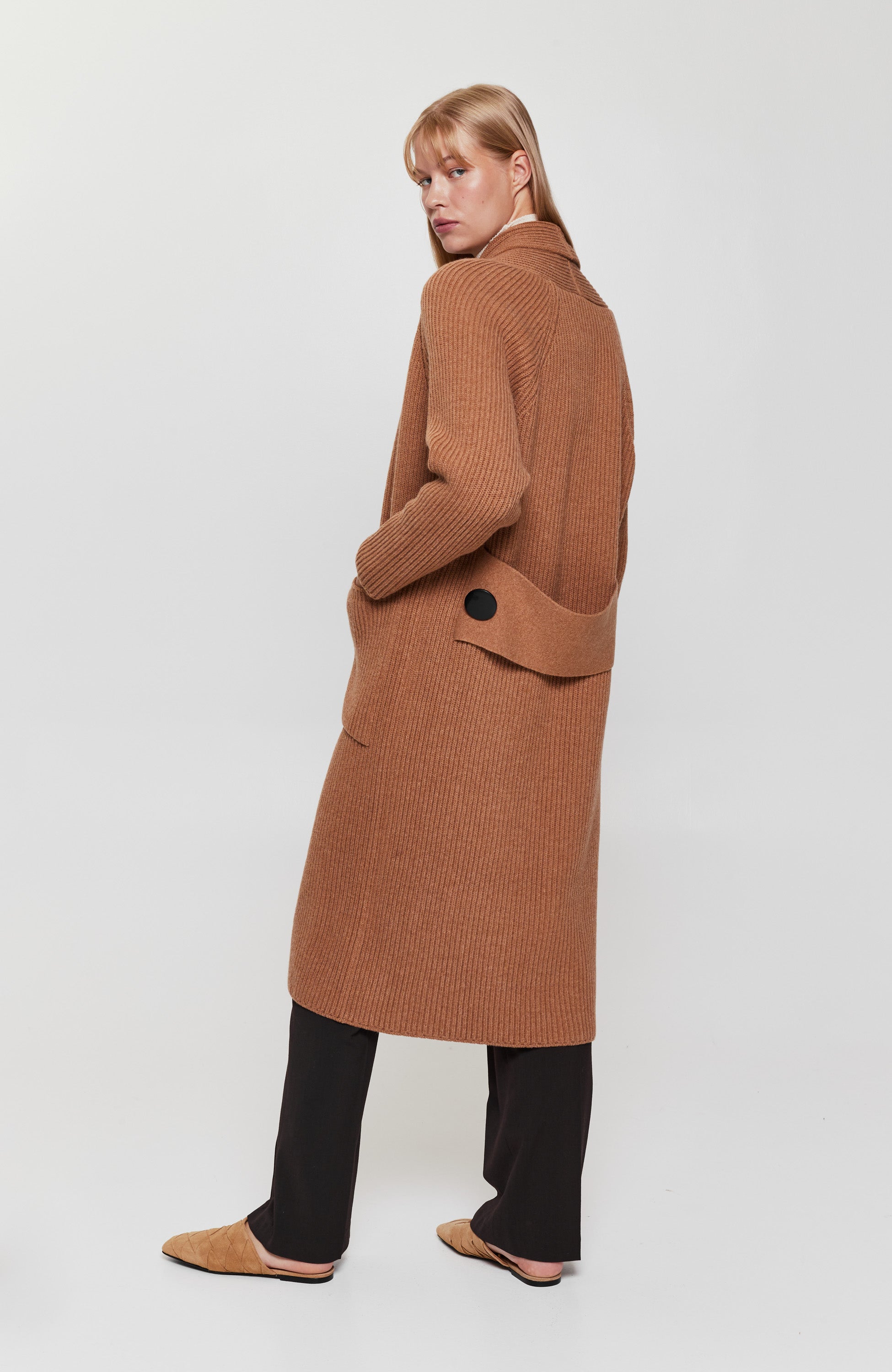 Long-length knitted cardigan