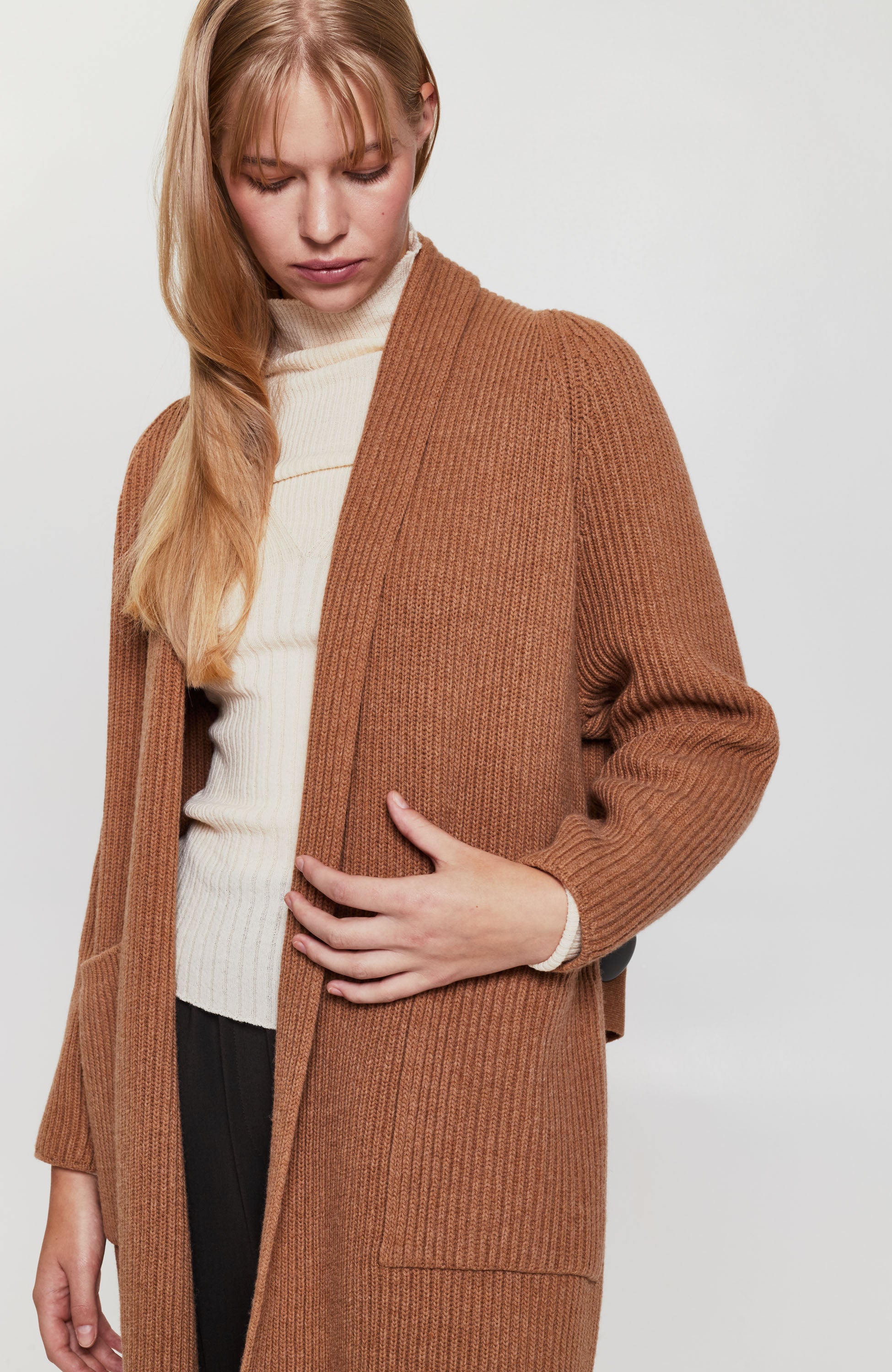 Long-lenth knitted cardigan
