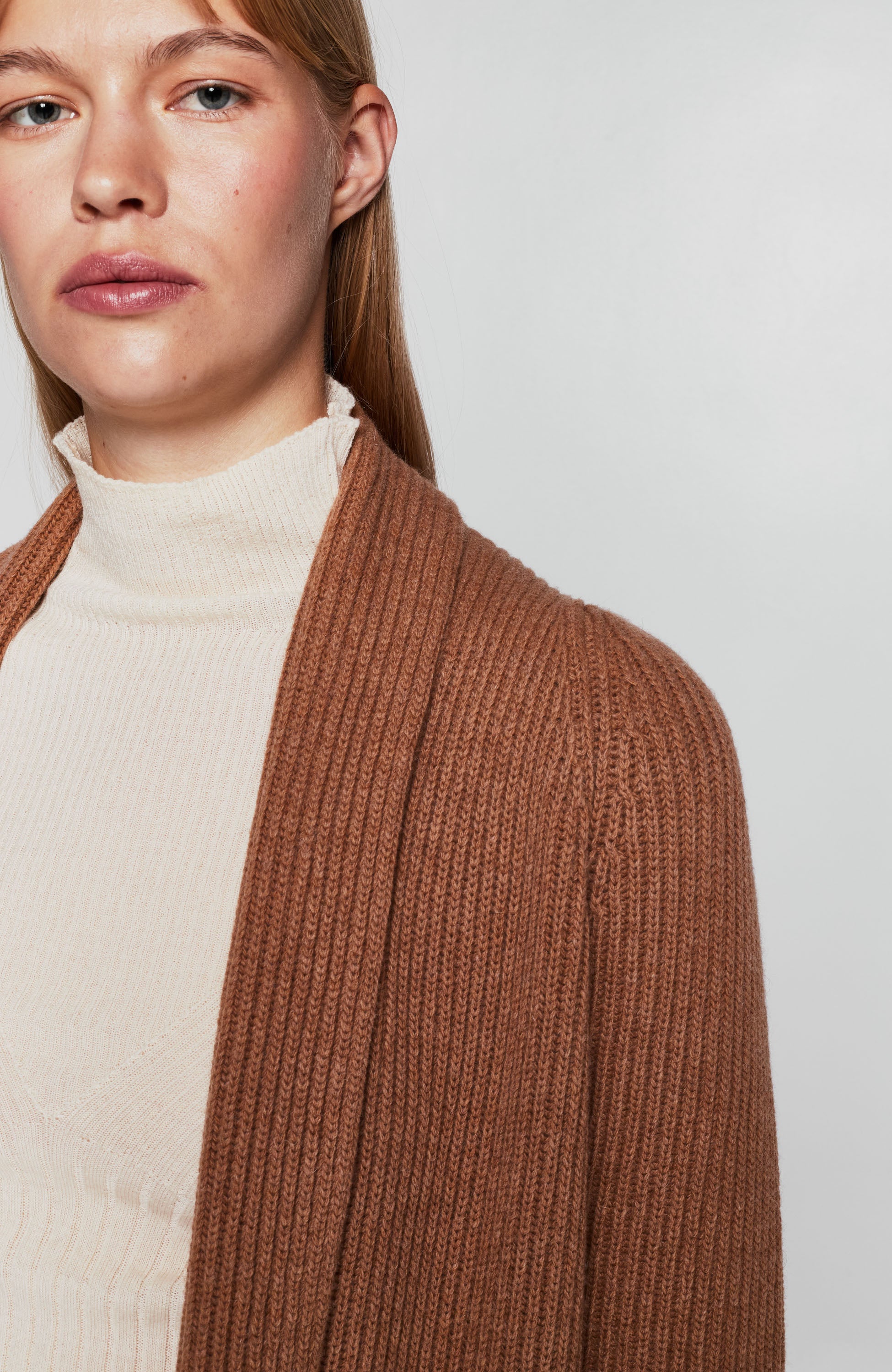 Long-lenth knitted cardigan