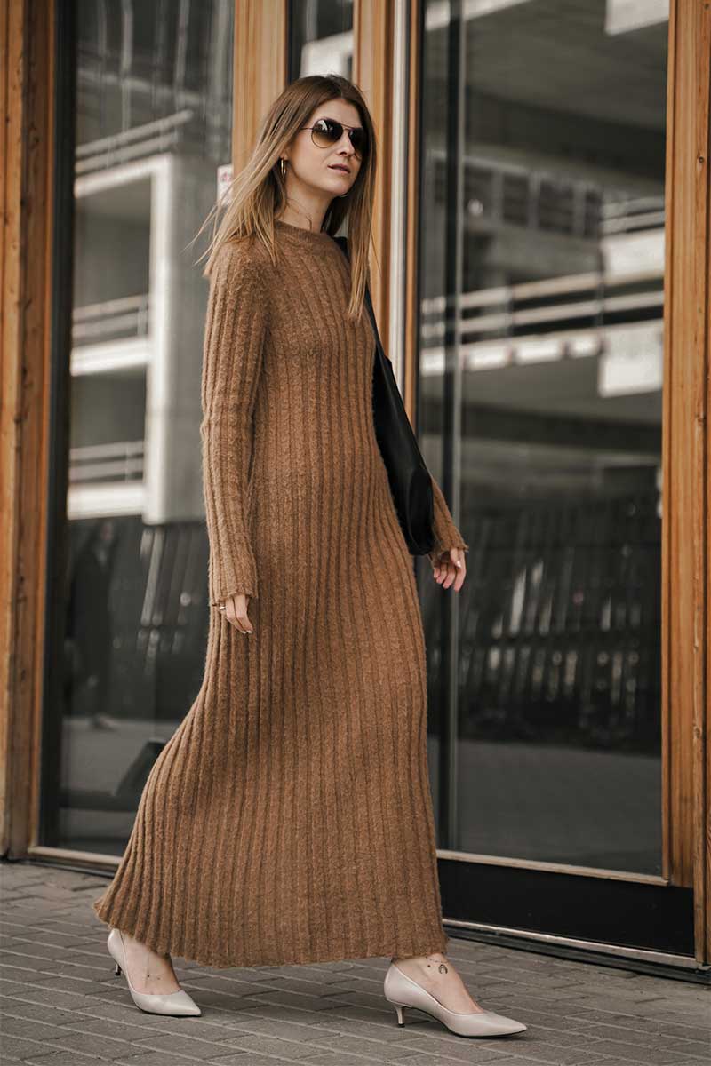 Ribbed knit wool dress CARLA and Cut-out leather bag ONADA