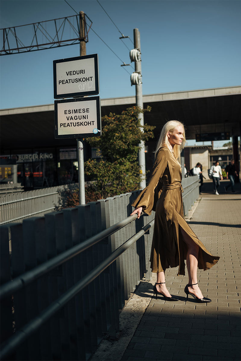 Wrap-design satin-finish dress and Double breasted wool coat