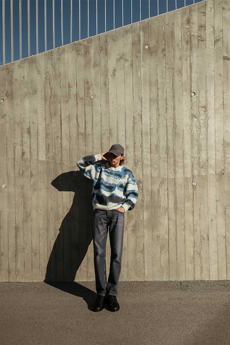 Crewneck sweater PHINGO and Straight-fit jeans MARTY