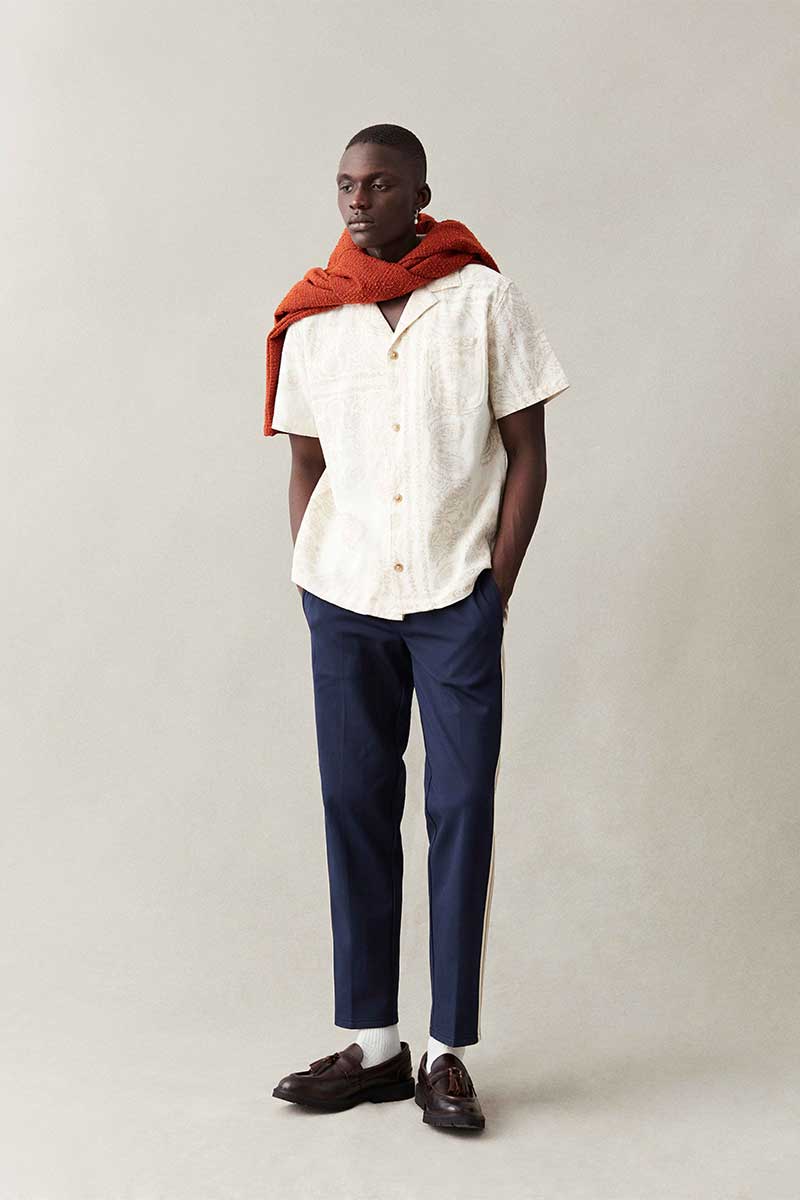 Short sleeve shirt KINGSLEY AOE SS and Stripe-side trackpants STERLING