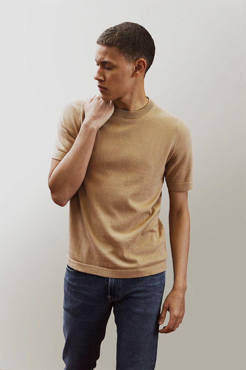 Short-sleeve pullover and Tapered slim jeans LONDON