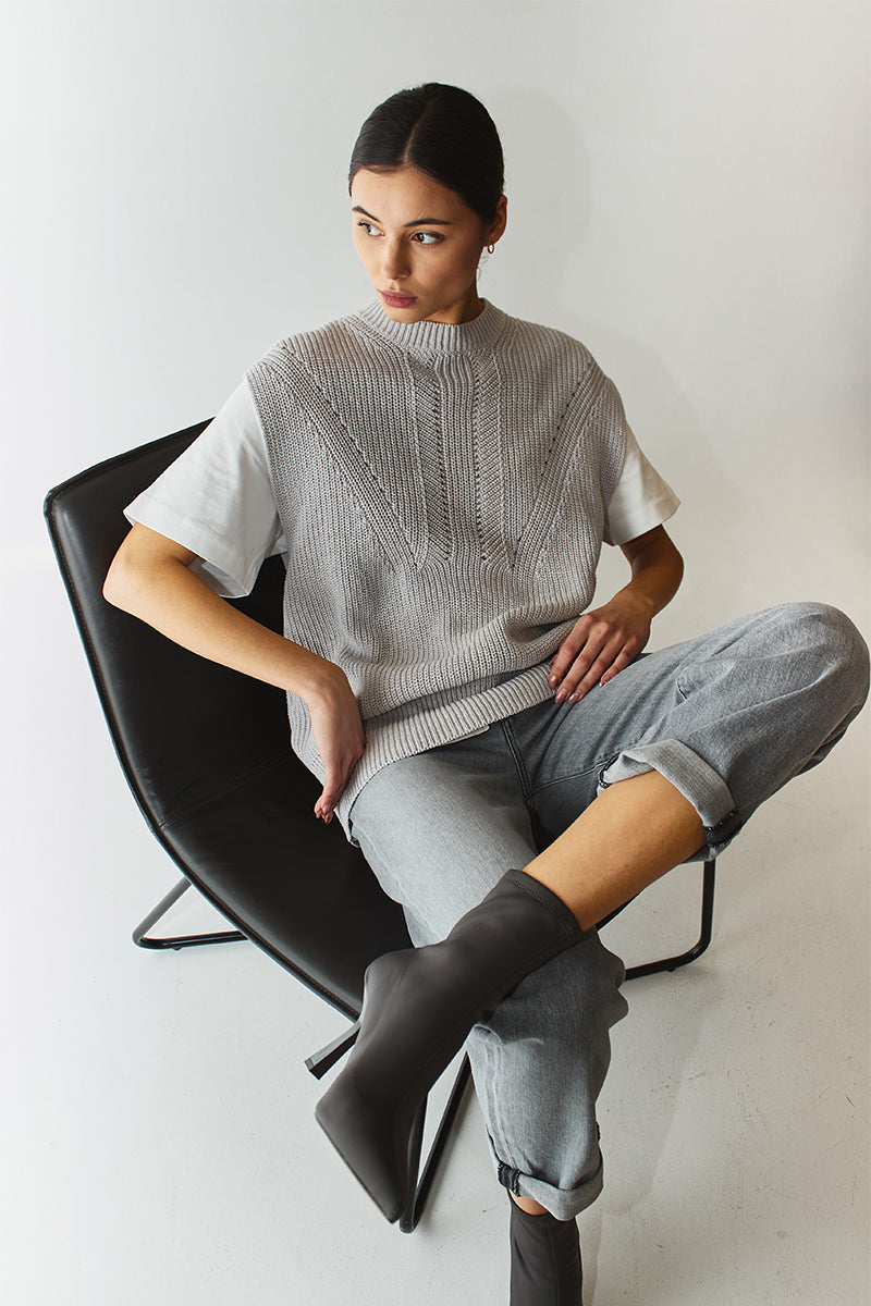 Knit cotton vest and Oversized cotton t-shirt