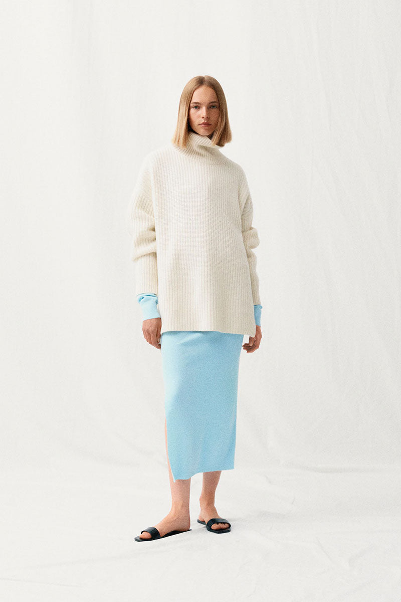 Fine-knit cashmere t-shirt ARI and Fine-knit midi skirt RONJA