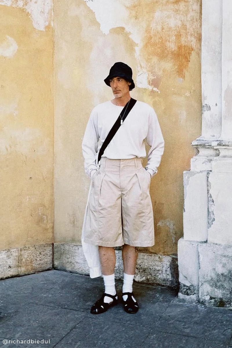 Embroidered longsleeve t-shirt and Drawstring-fastened linen bermuda shorts