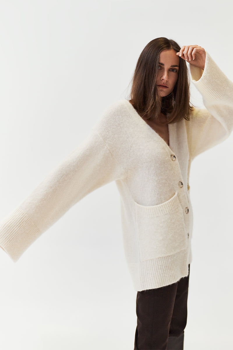 Textured wide-sleeve cardigan LINN and High-rise straight trousers ROMY