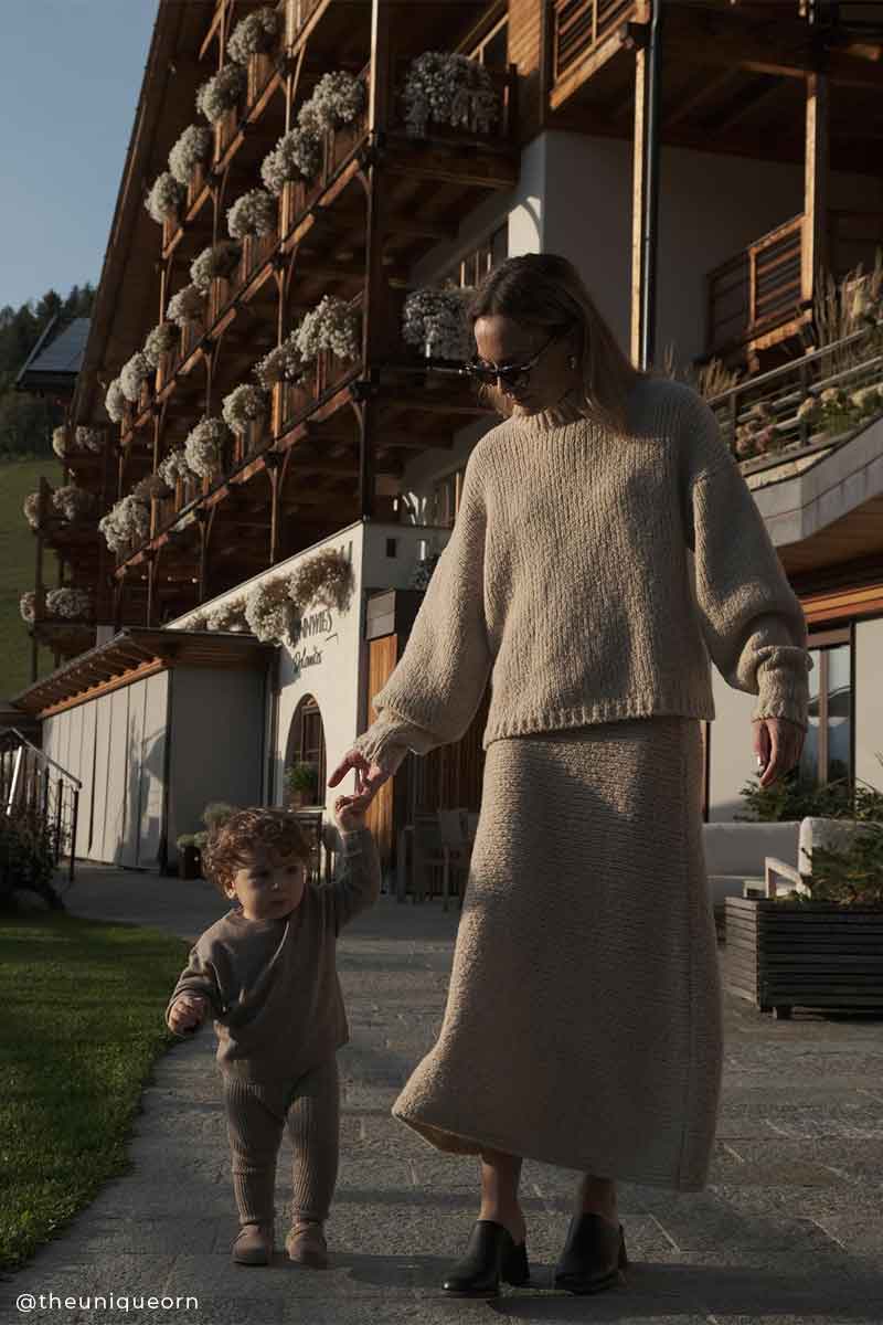 Sweter bouclé z okrągłym dekoltem and Dzianinowa spódnica bouclé