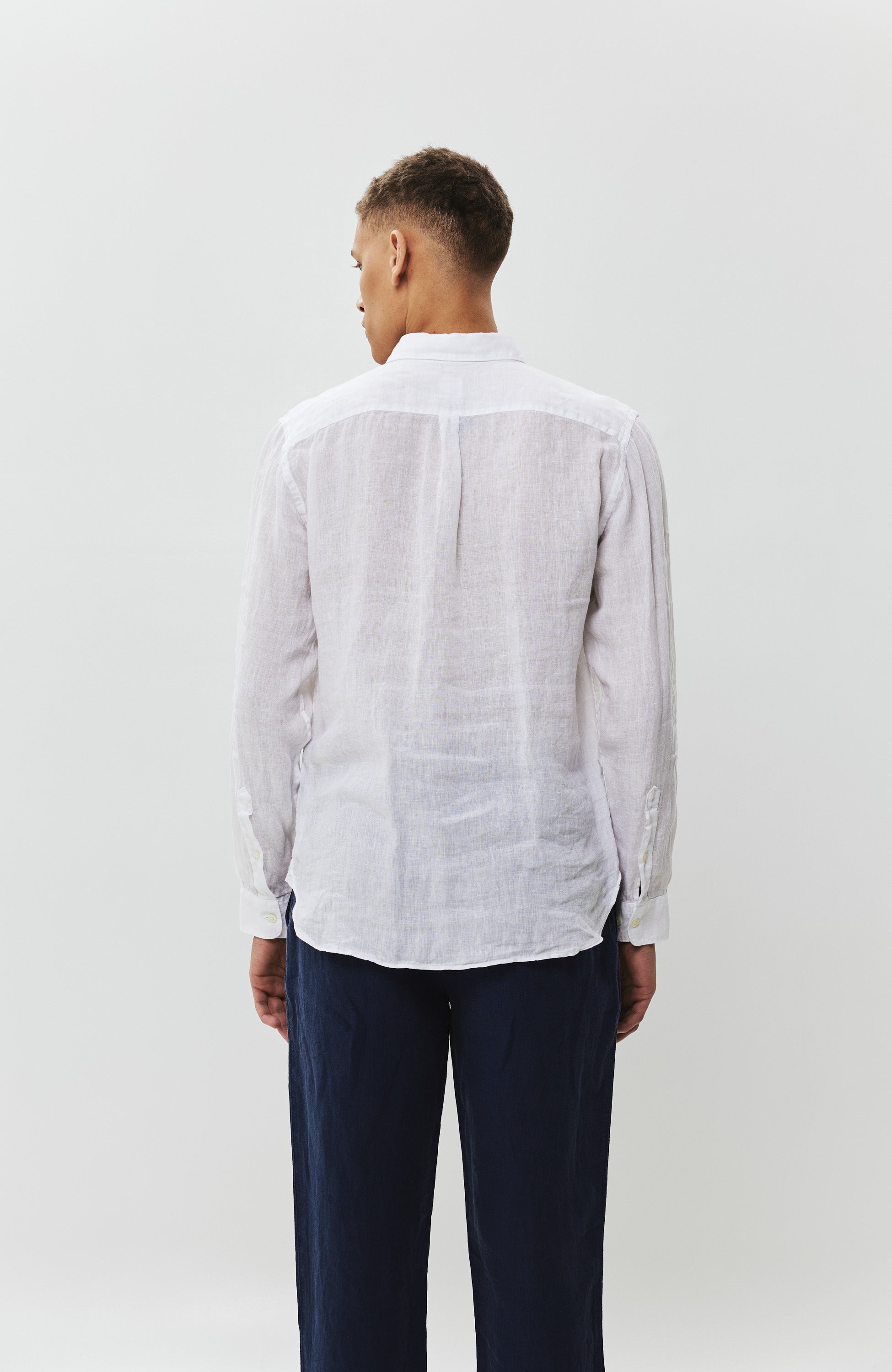 Long sleeve linen patch-pocket shirt