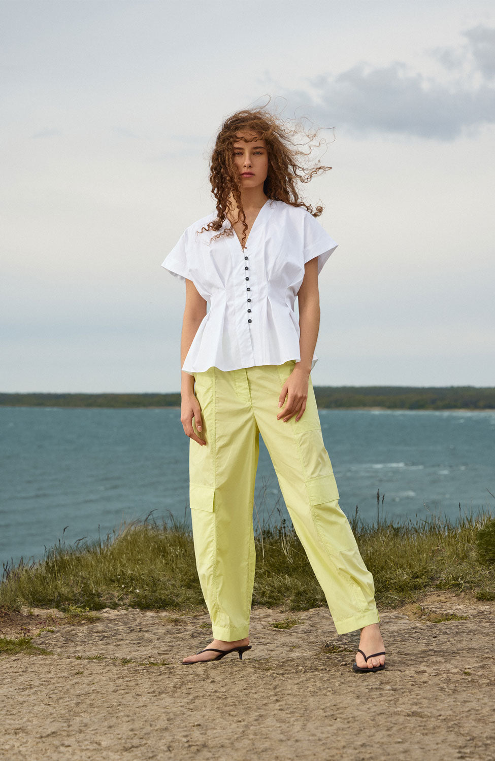 Tapered-leg cargo trousers