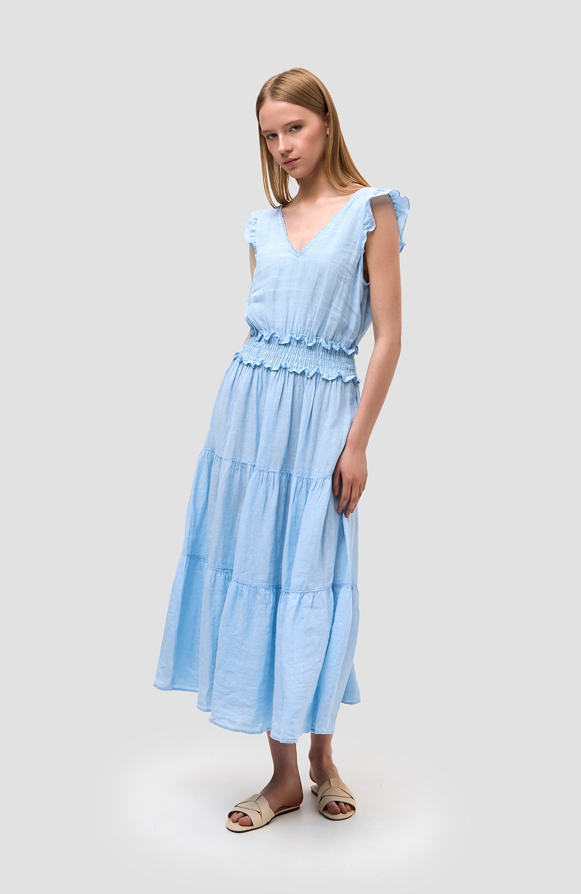 120% lino Blue V-neck flared linen midi dress image 3