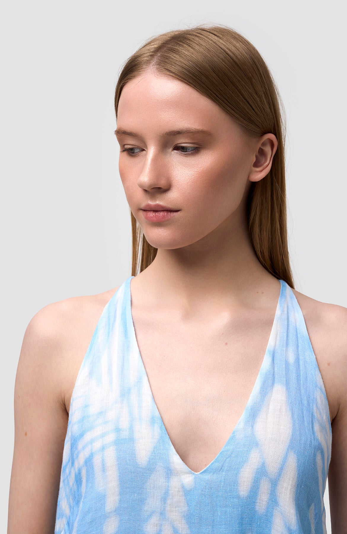 120% lino Blue Printed halterneck maxi dress image 8