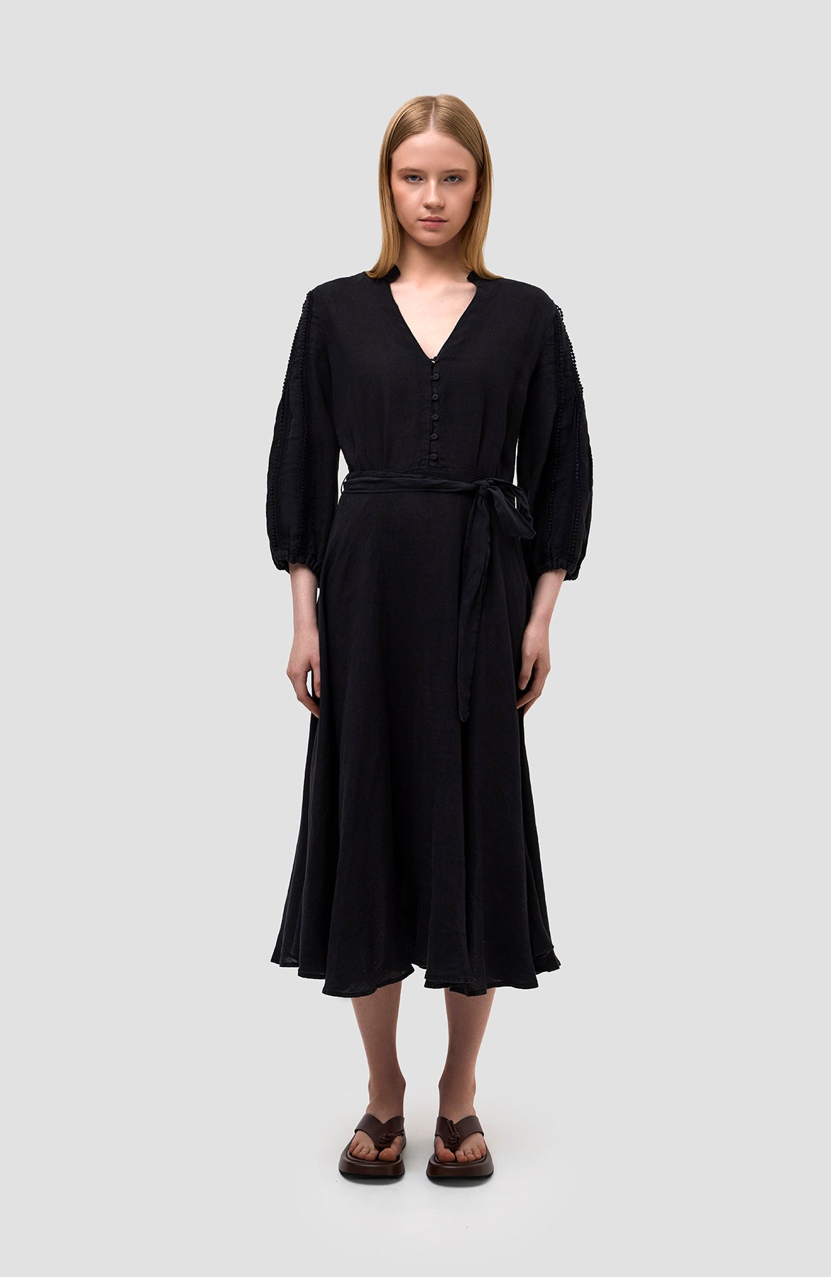 120% lino Black Embroidered linen puff-sleeve dress image 3