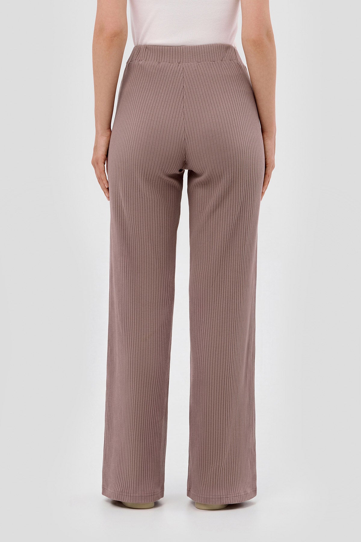 Beige brown Beige Spodnie relaxed image 4