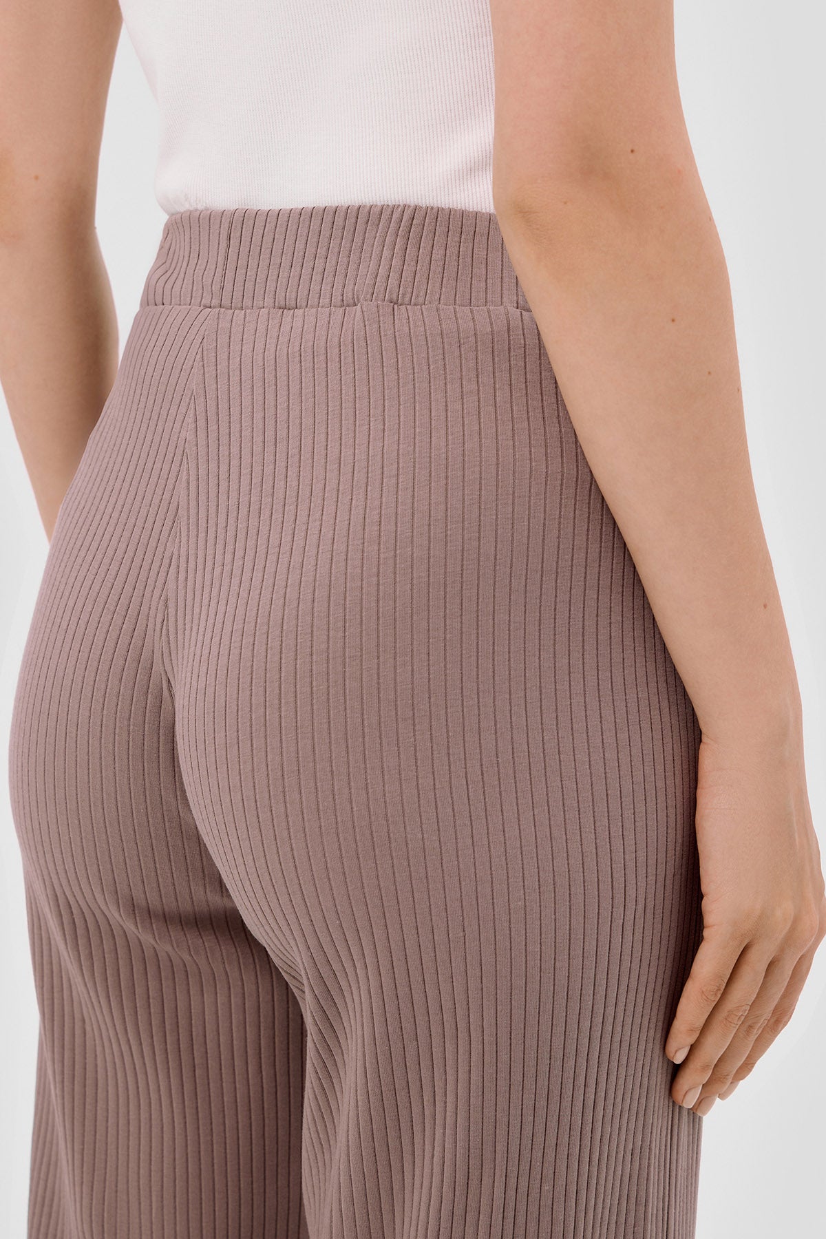 Beige brown Beige Spodnie relaxed image 5