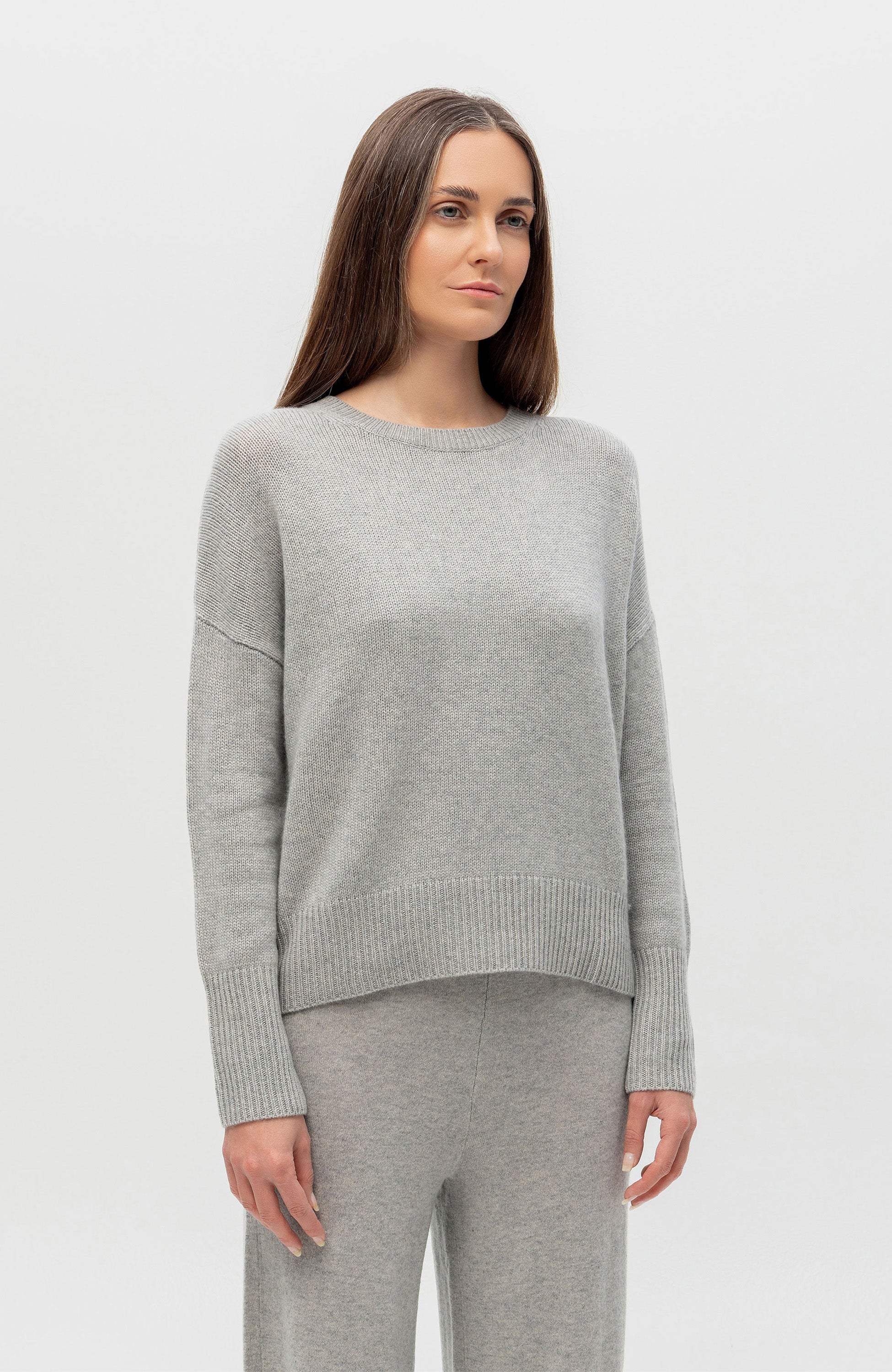 Lisa yang Grey Crewneck cashmere sweater mila image 3