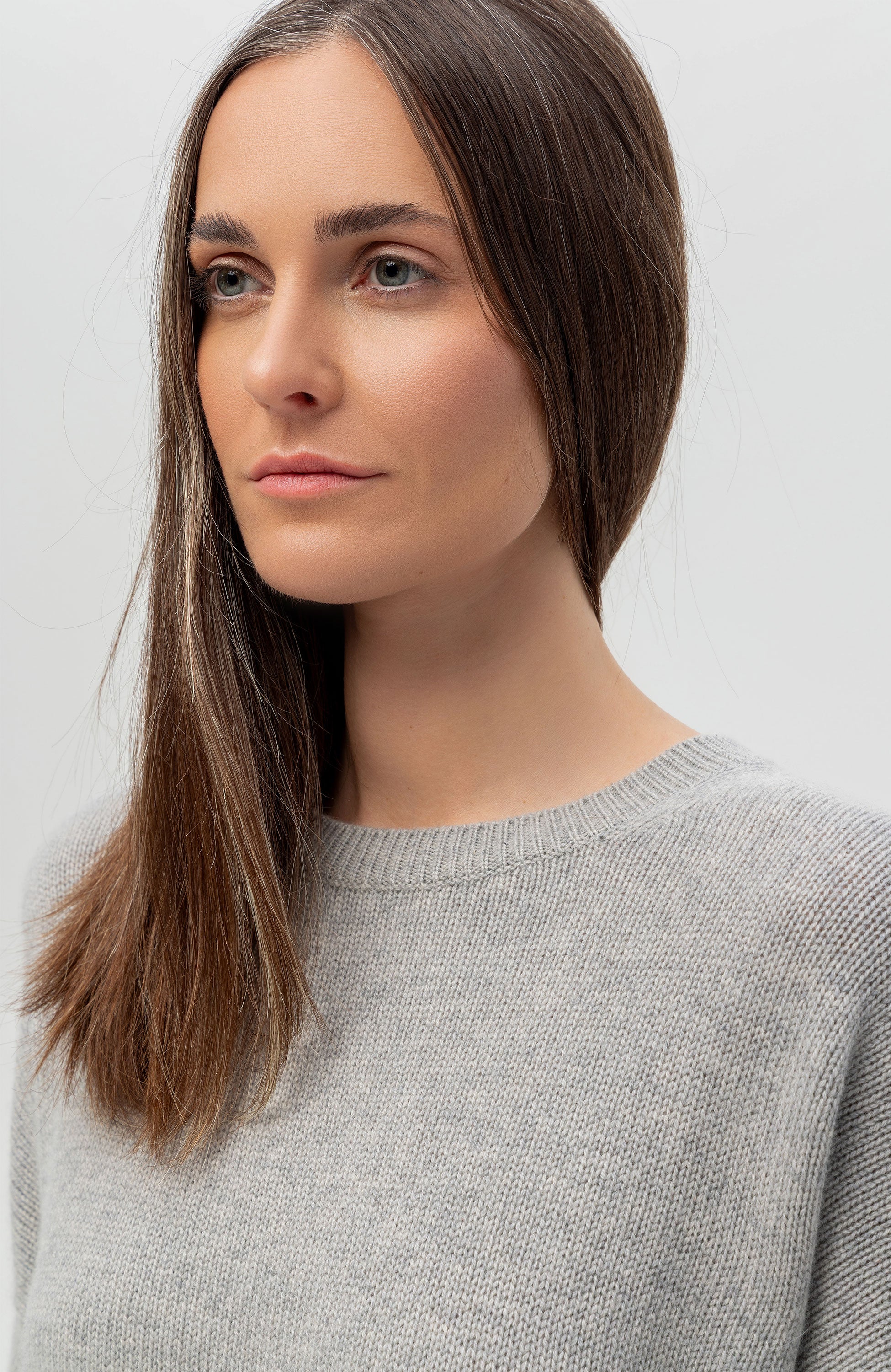 Lisa yang Grey Crewneck cashmere sweater mila image 5