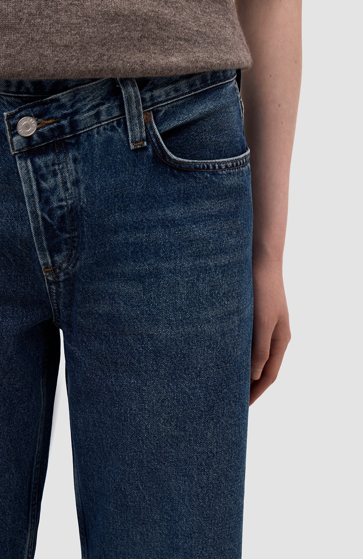 Agolde Blue Cris cross arc jeans image 7