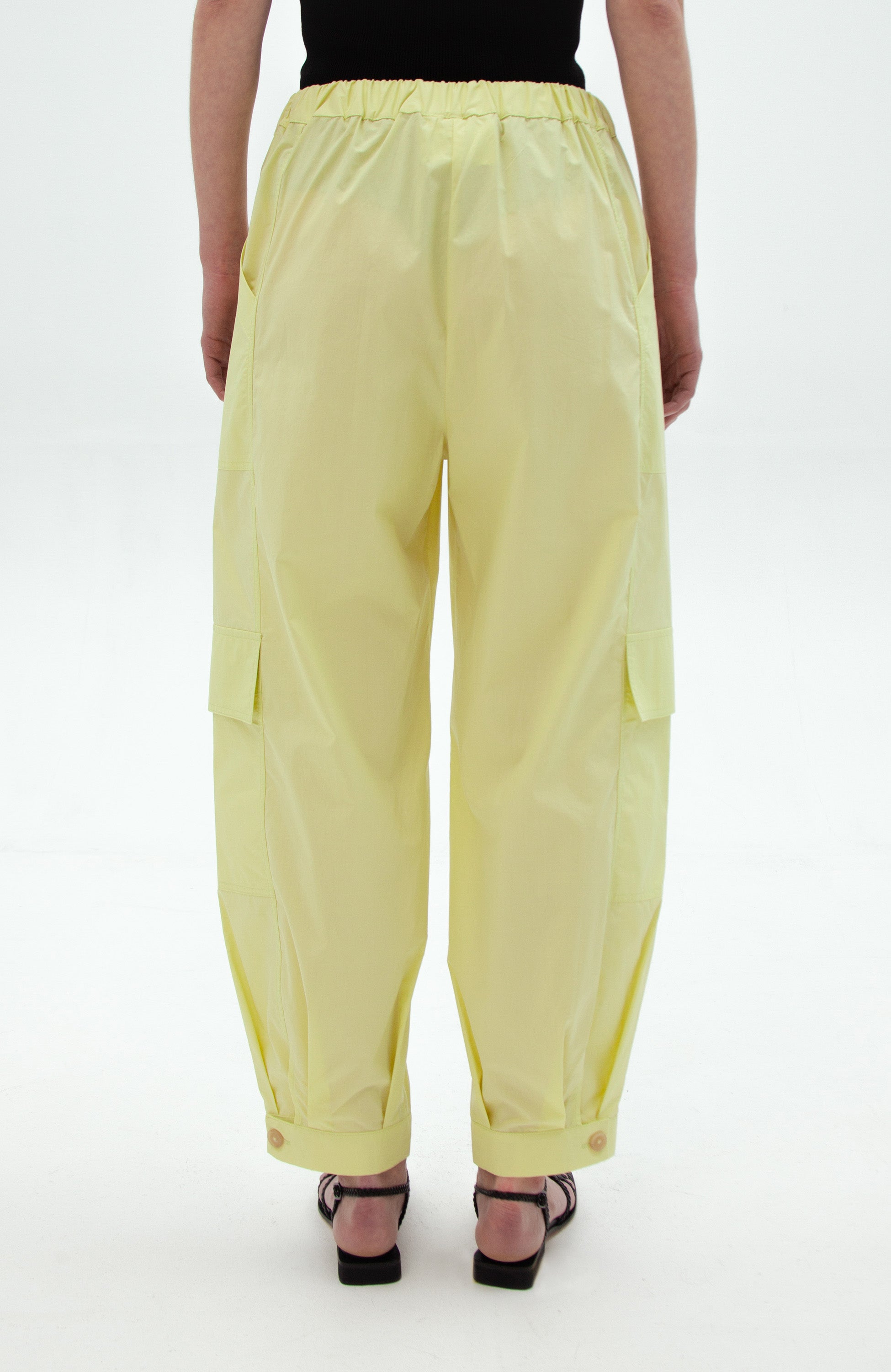 Tapered-leg cargo trousers
