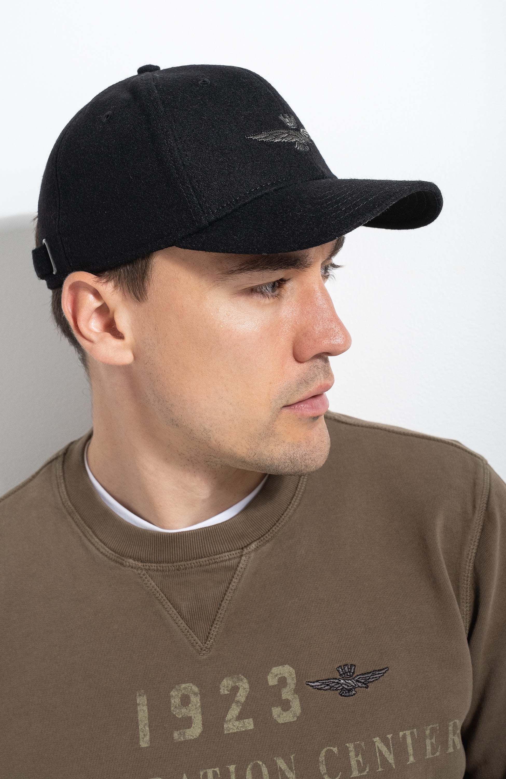 Eagle-embroidered wool cap
