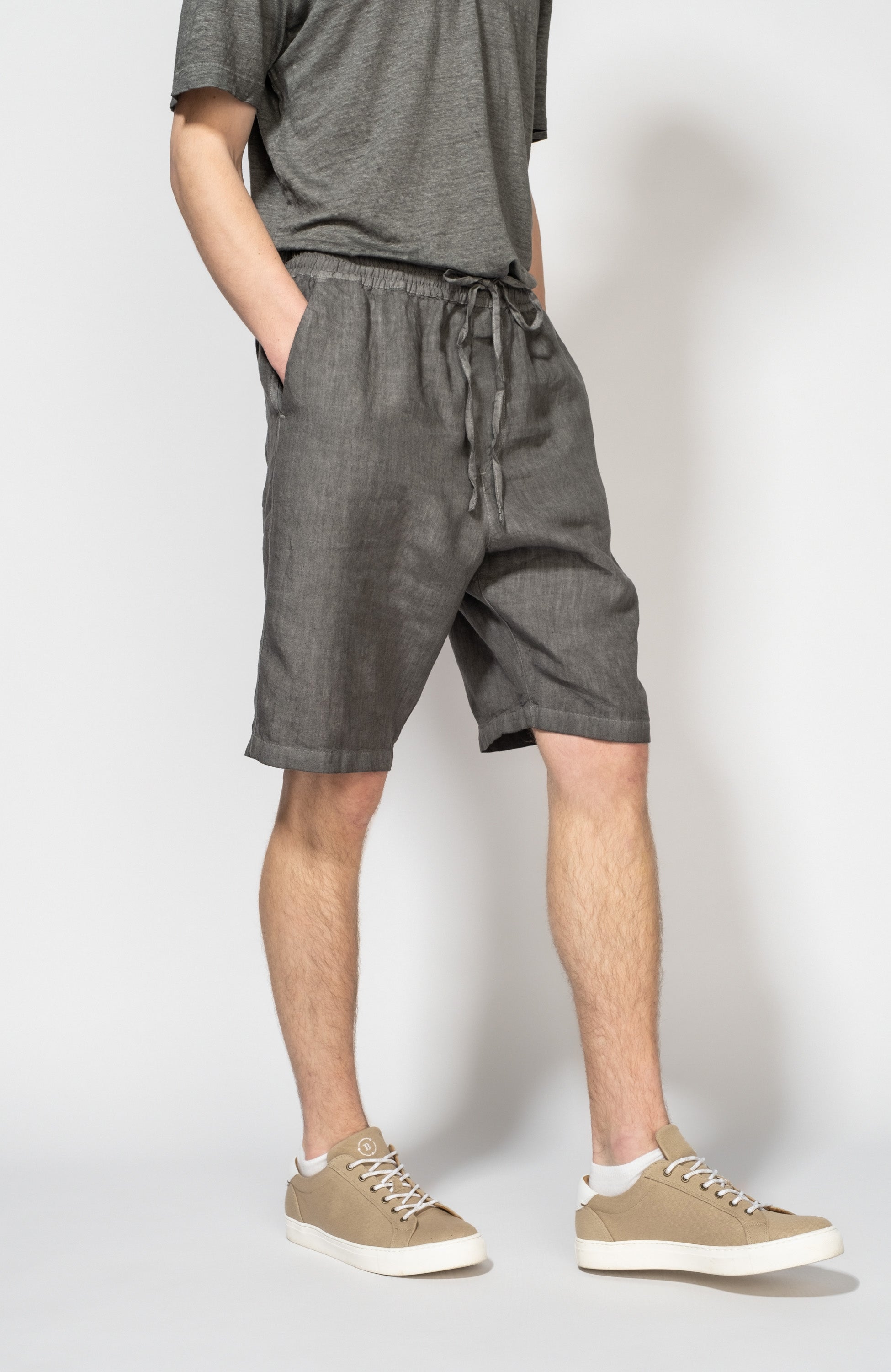Drawstring-fastened linen bermuda shorts