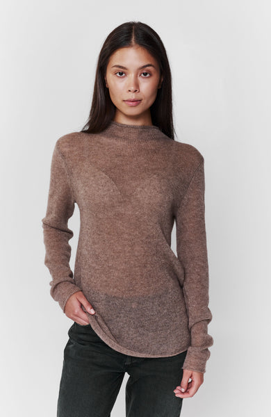Kõrgema kaelusega pullover peenes koes