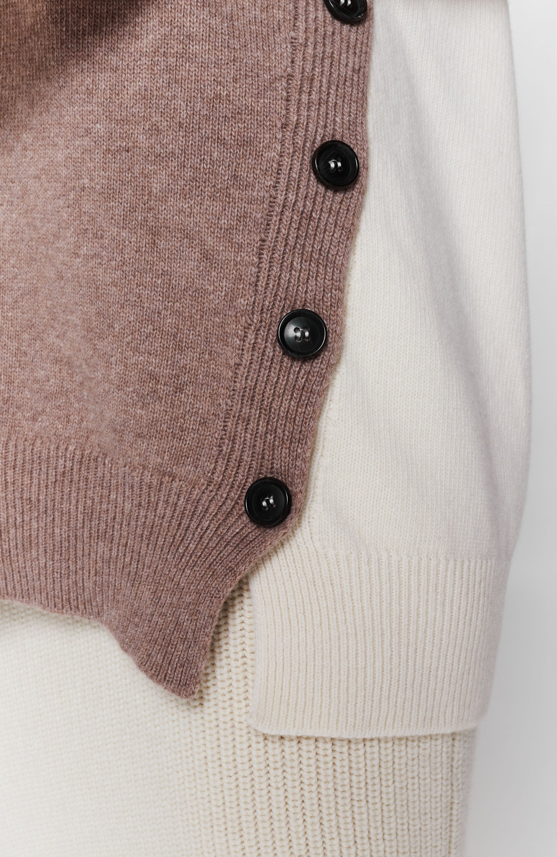Two-tone highneck knit vest