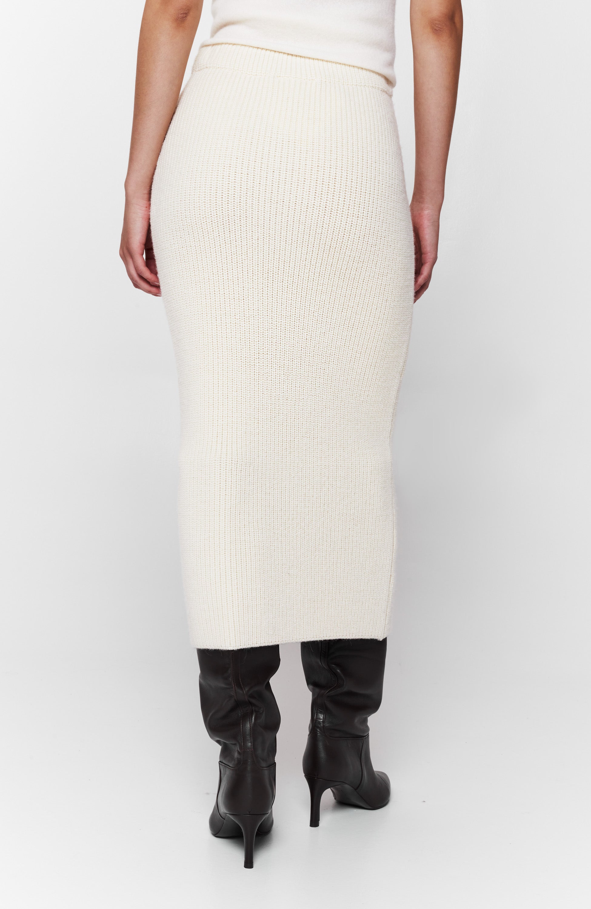 Ribbed-knit pencil skirt
